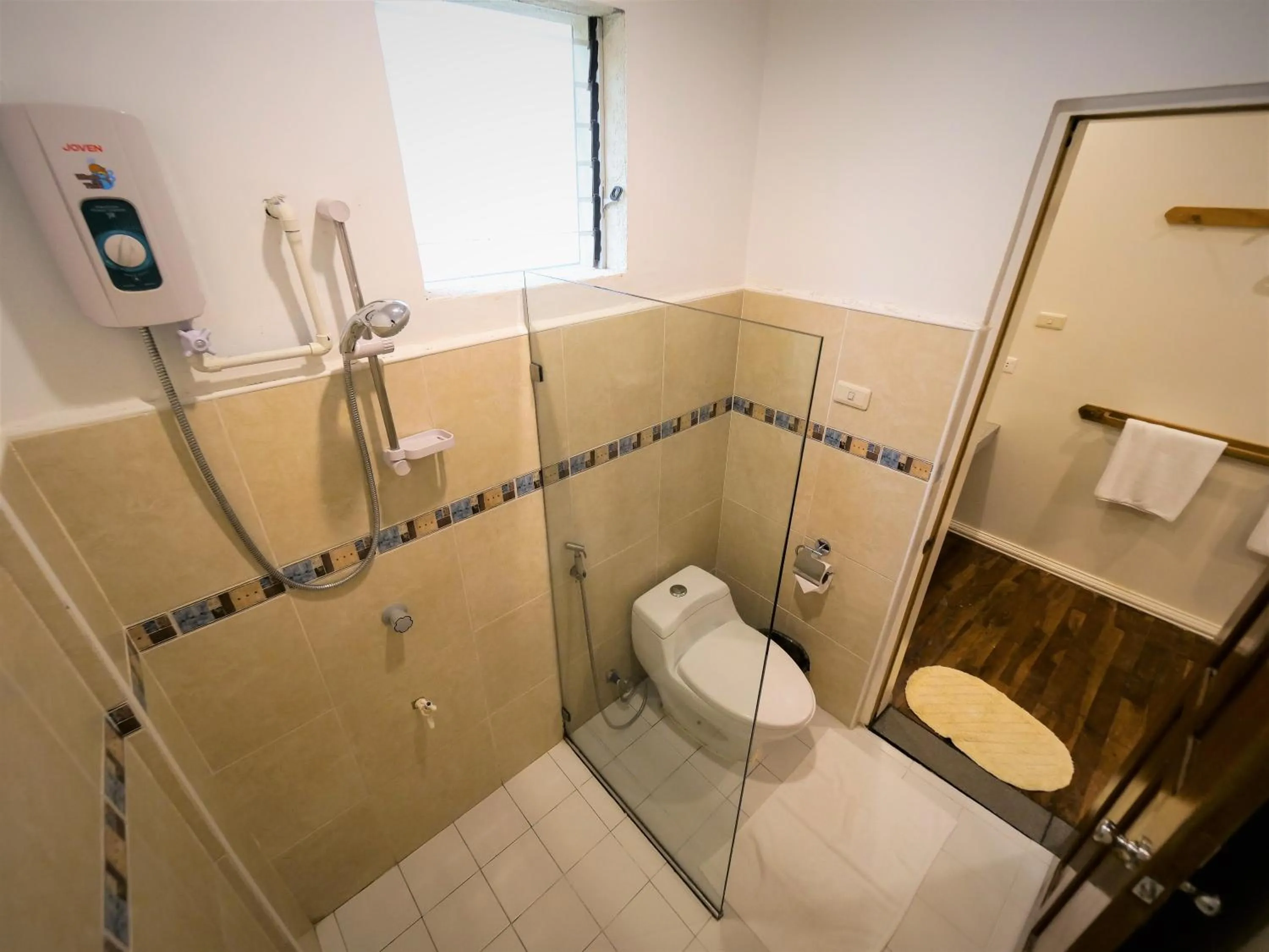 Shower in Island View Beachfront Resort