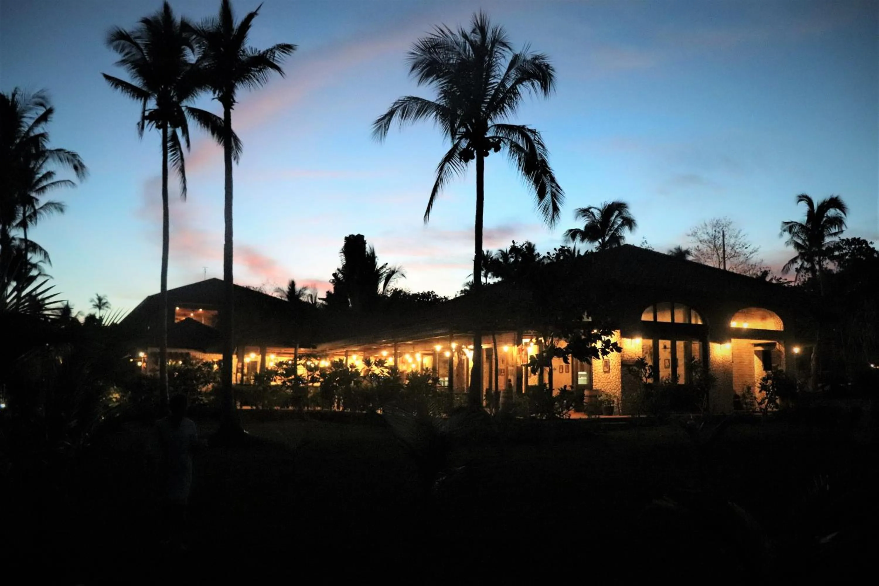 Restaurant/places to eat in Island View Beachfront Resort