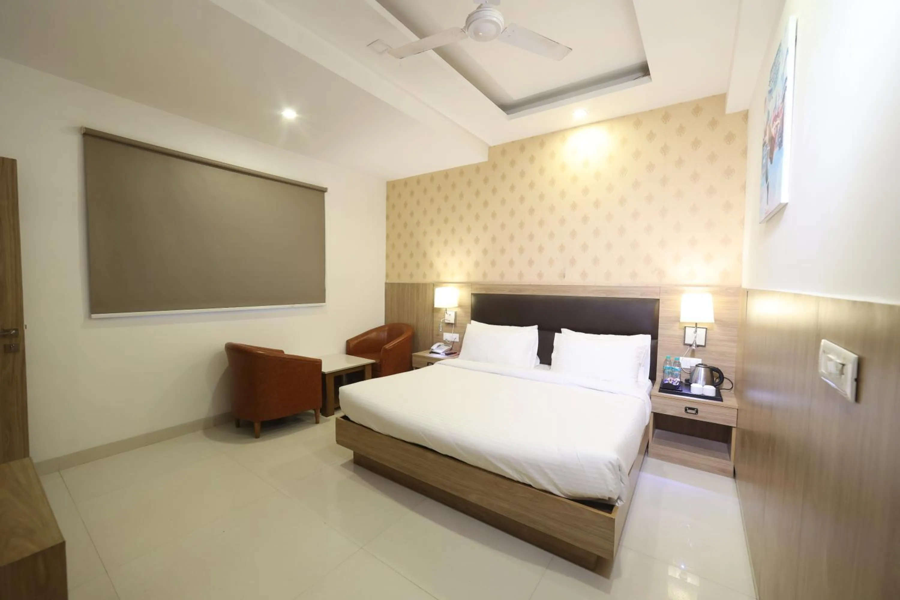 Bed in The Elevate Hotel Near Delhi Airport With- Free Airport PICKUP