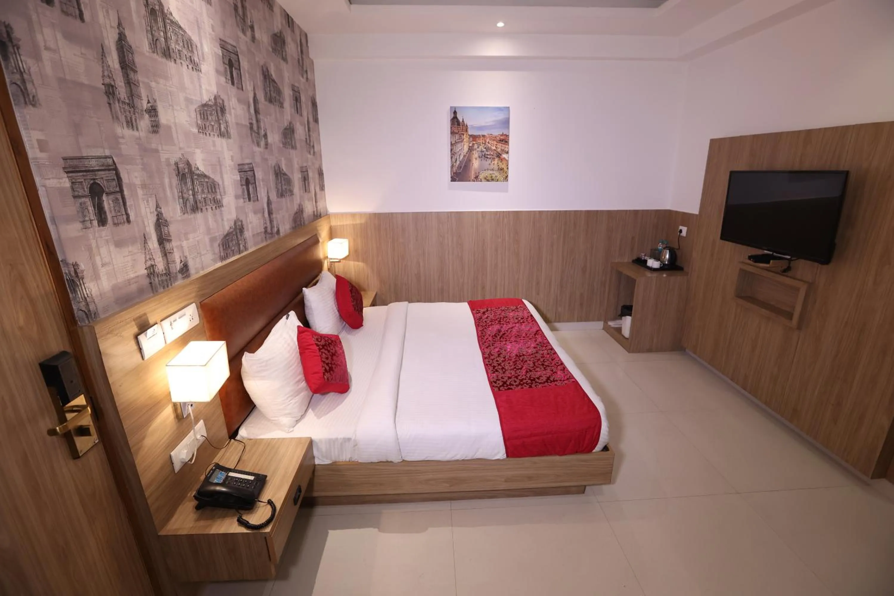 Bed in The Elevate Hotel Near Delhi Airport With- Free Airport PICKUP