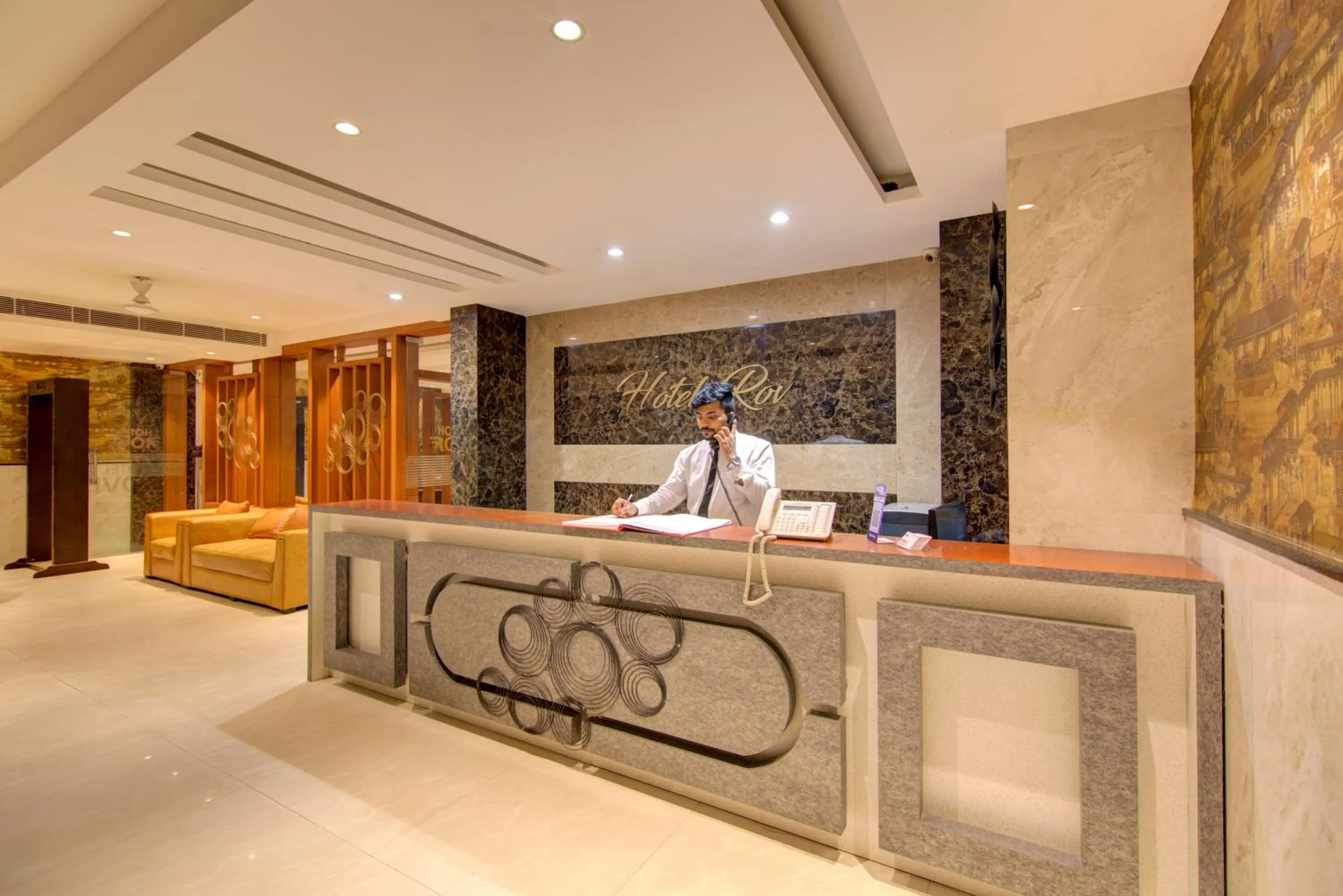 Lobby or reception in The Elevate Hotel Near Delhi Airport With- Free Airport PICKUP
