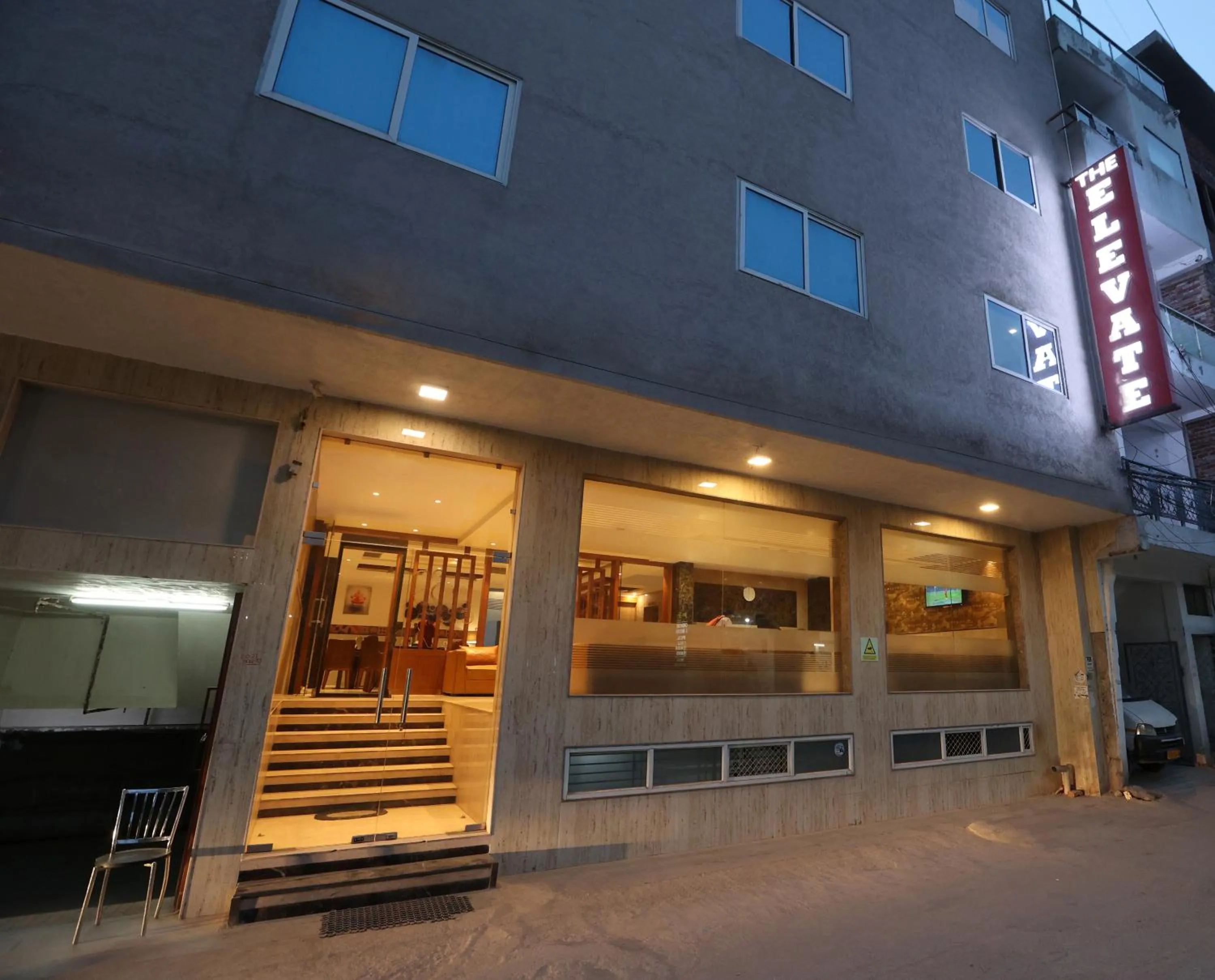 The Elevate Hotel Near Delhi Airport With- Free Airport PICKUP