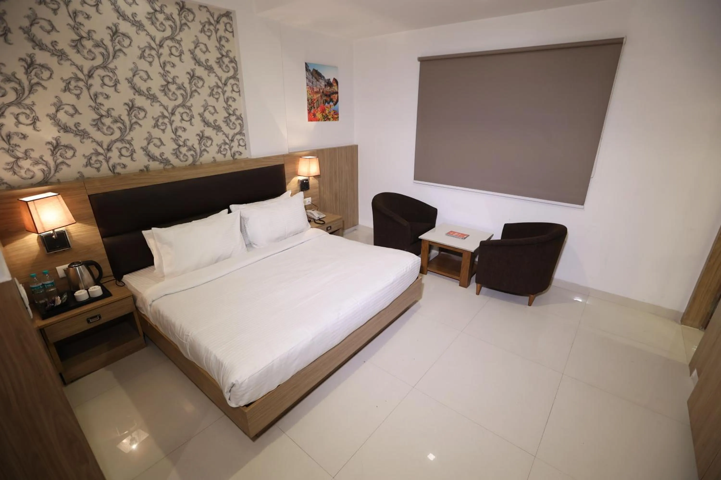 Bed in The Elevate Hotel Near Delhi Airport With- Free Airport PICKUP
