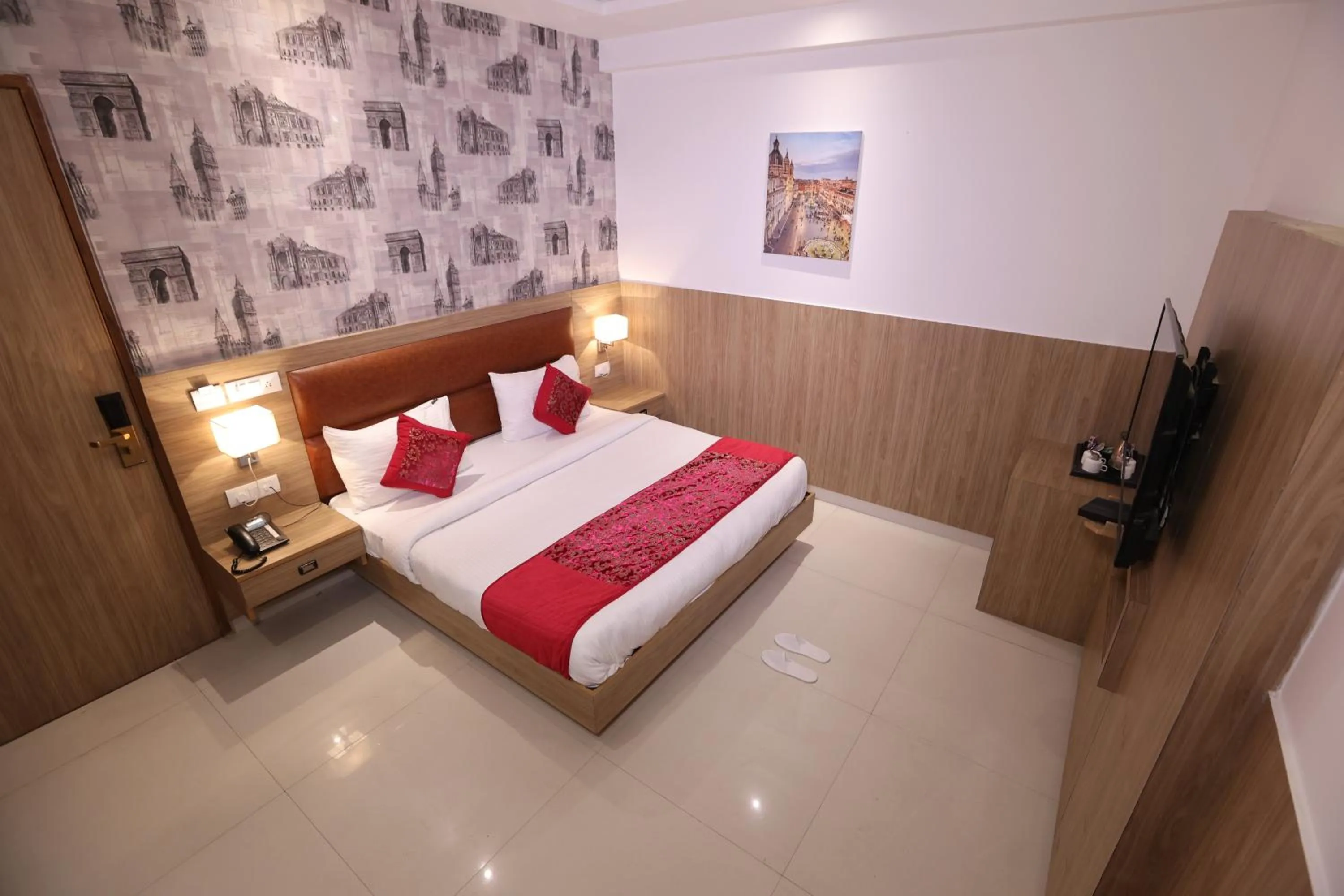 Bed in The Elevate Hotel Near Delhi Airport With- Free Airport PICKUP