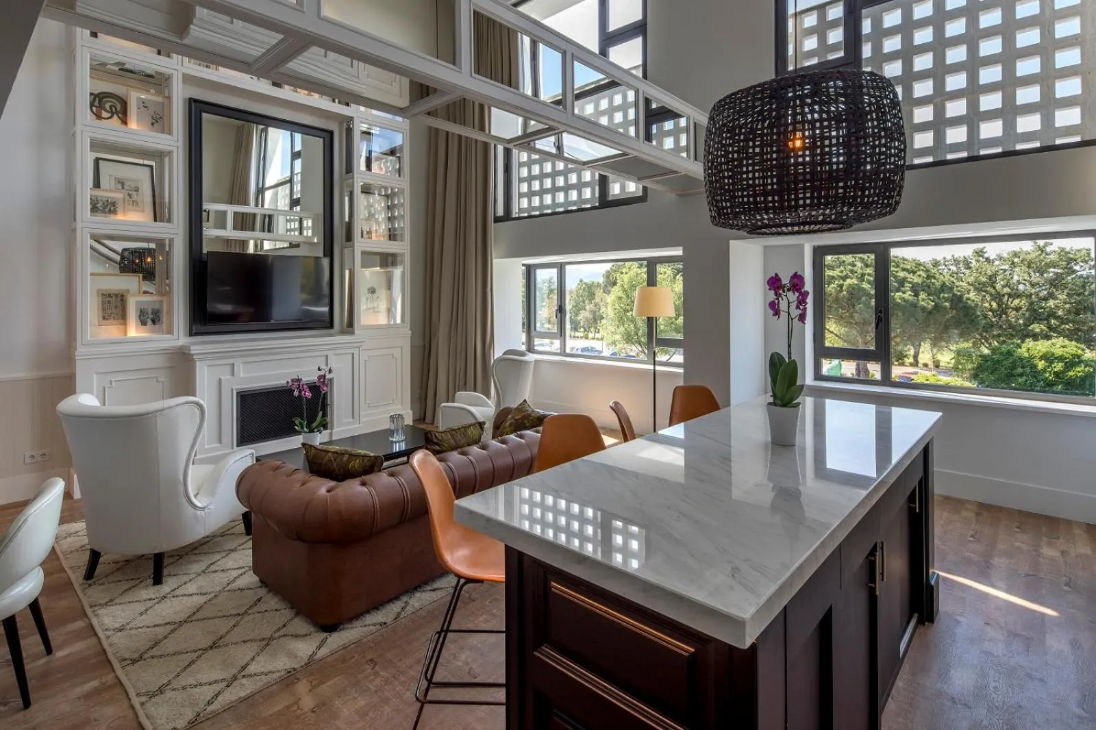 Communal lounge/ TV room in Hotel Camiral - The Leading Hotels of the World