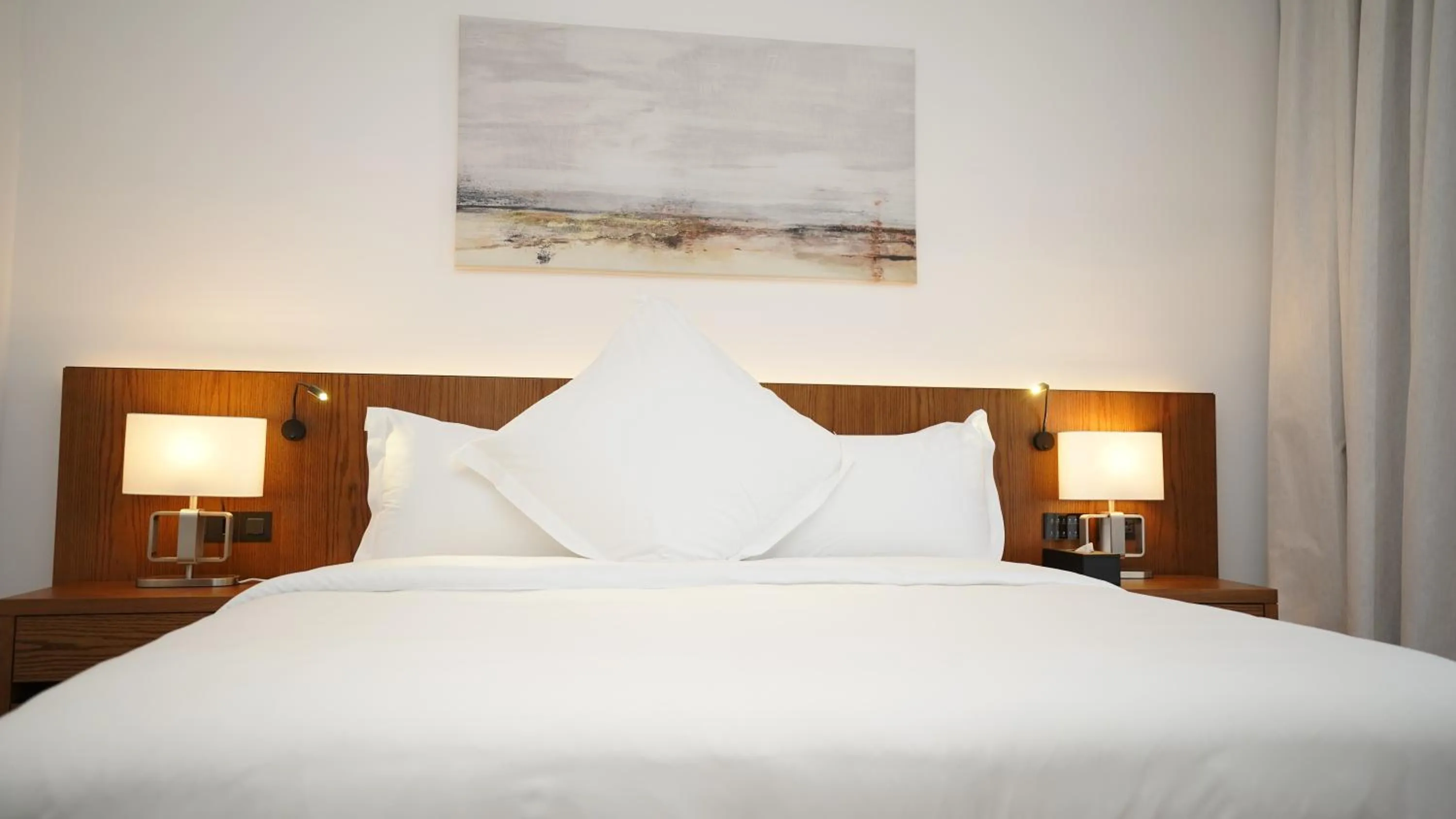 Bed in Jasmine Garden Hotel