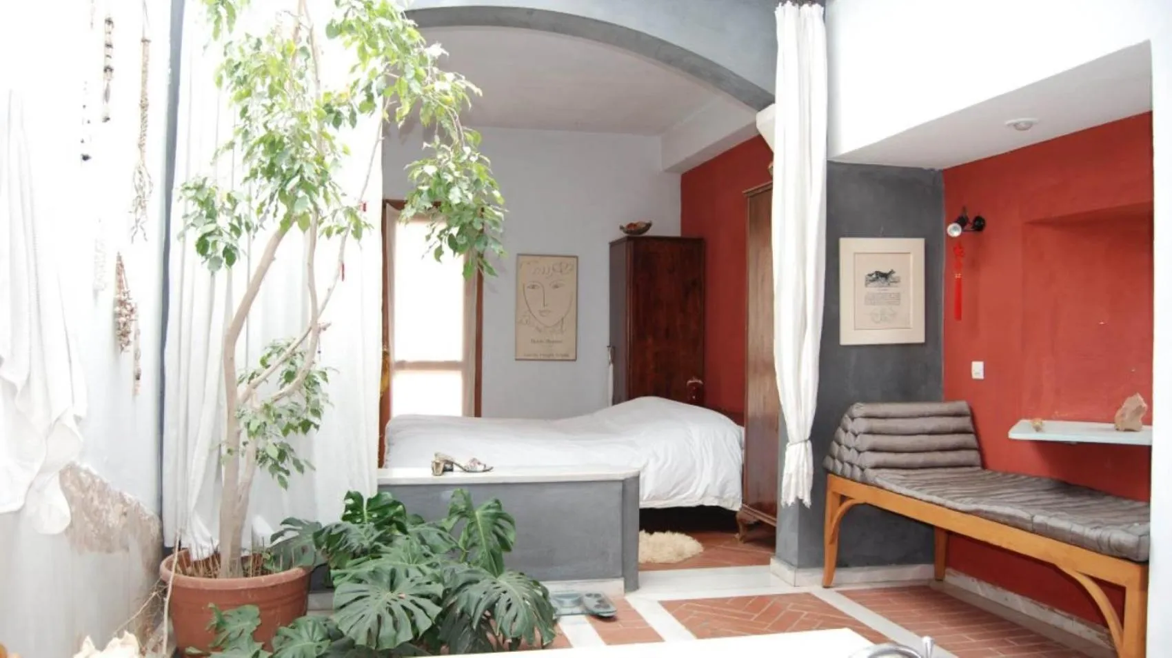 Photo of the whole room, Bed in Villa Rodialos
