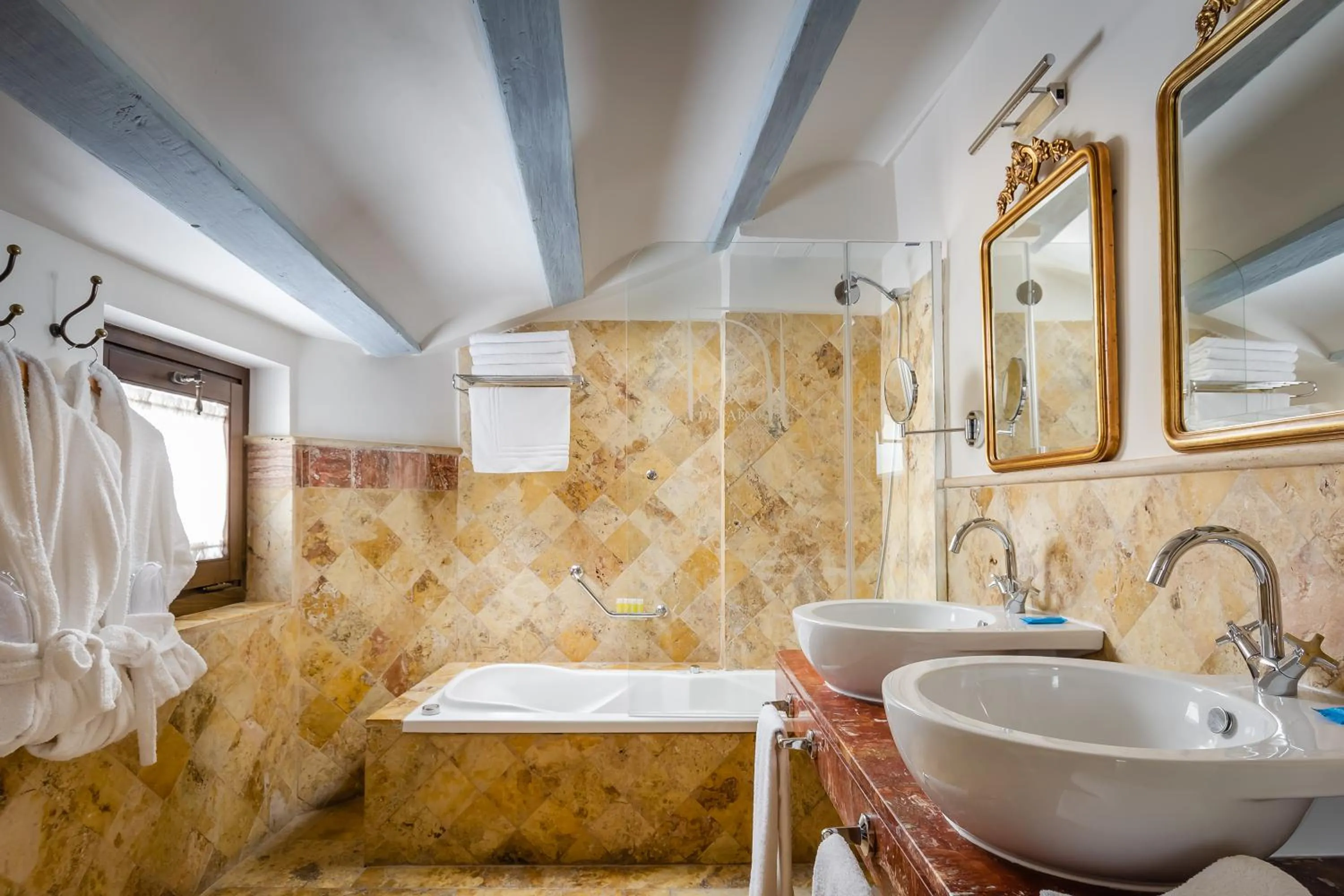 Bathroom in YIT La Casona del Arco