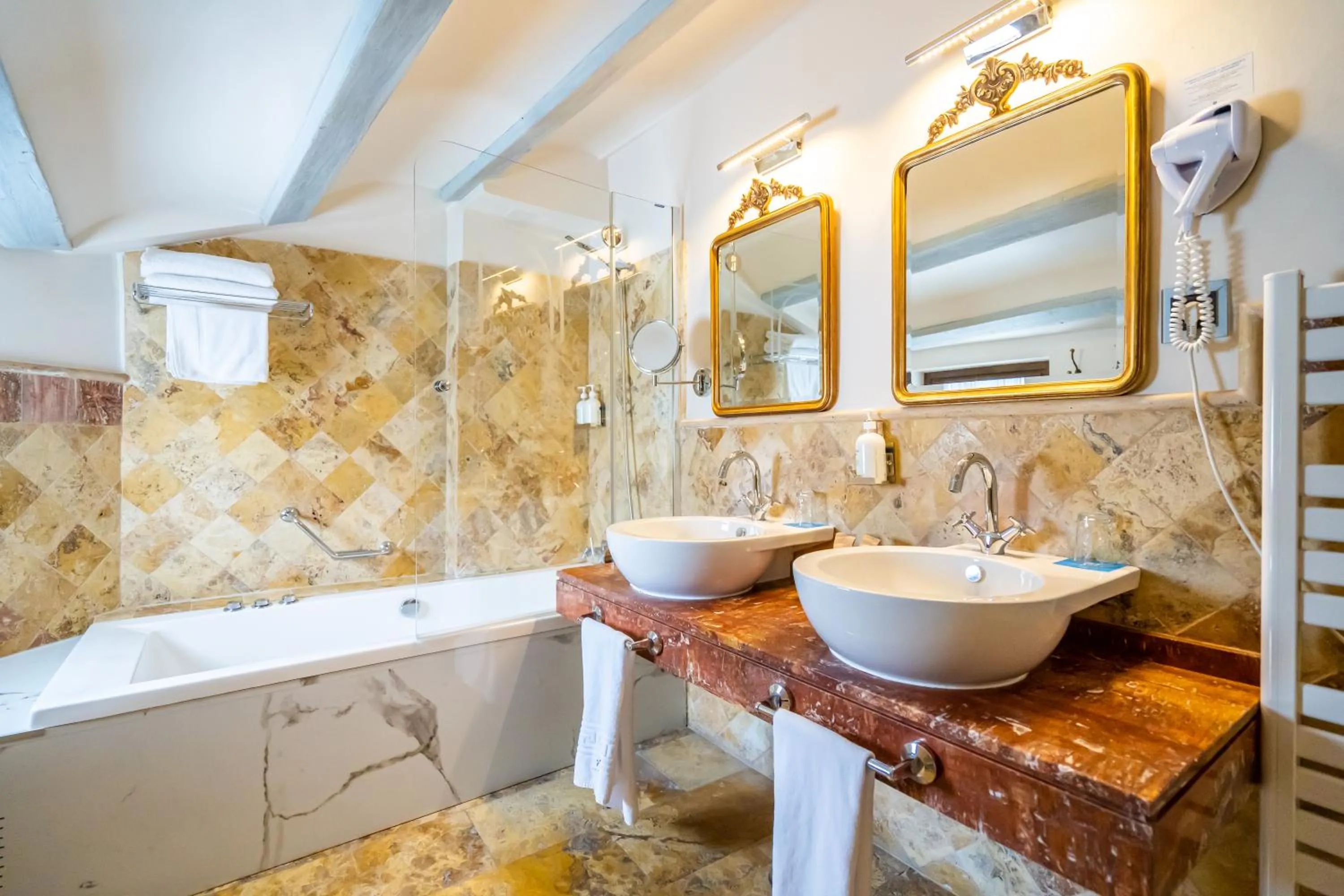 Hot Tub in YIT La Casona del Arco