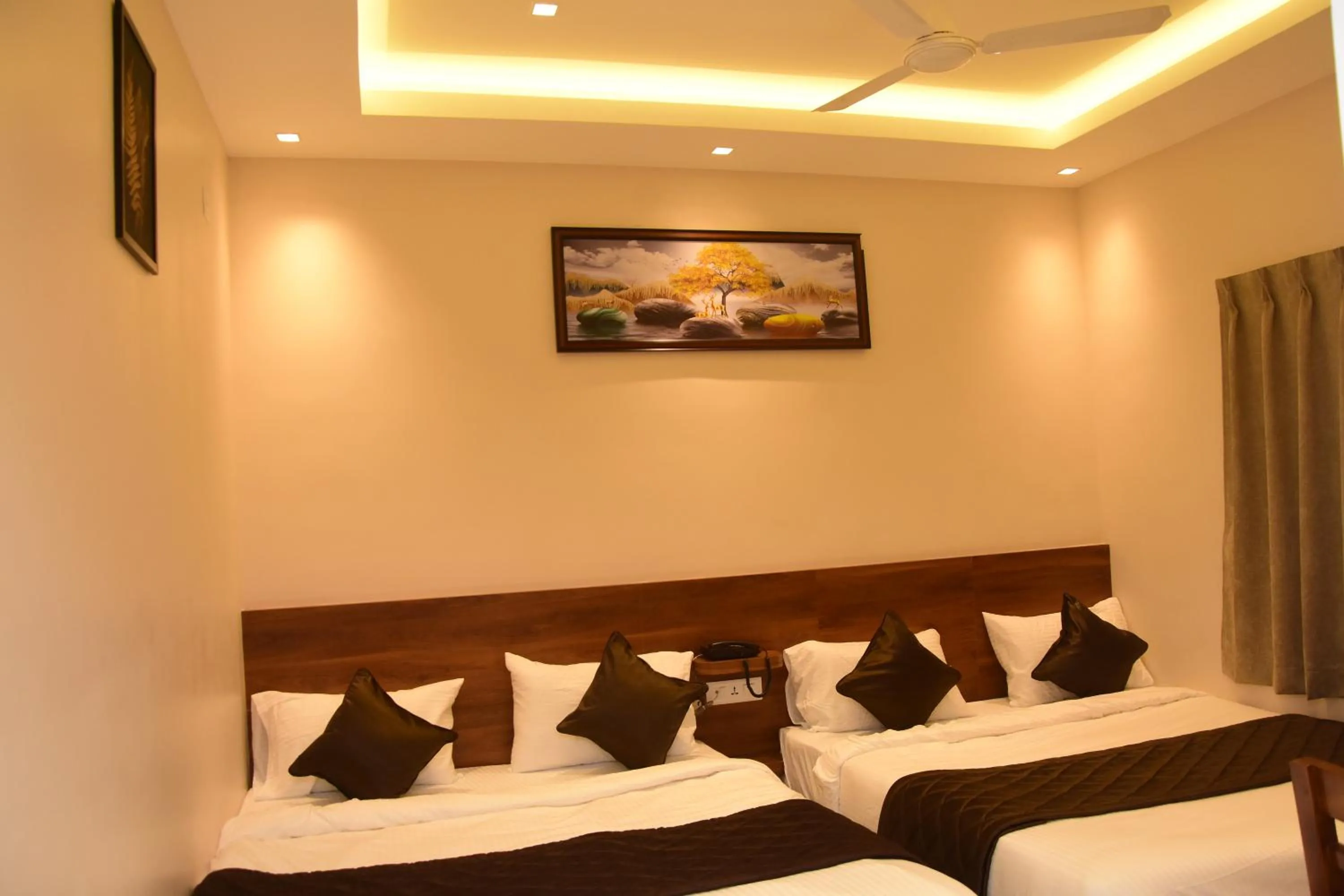 Bed in Dass Paradise Hotel