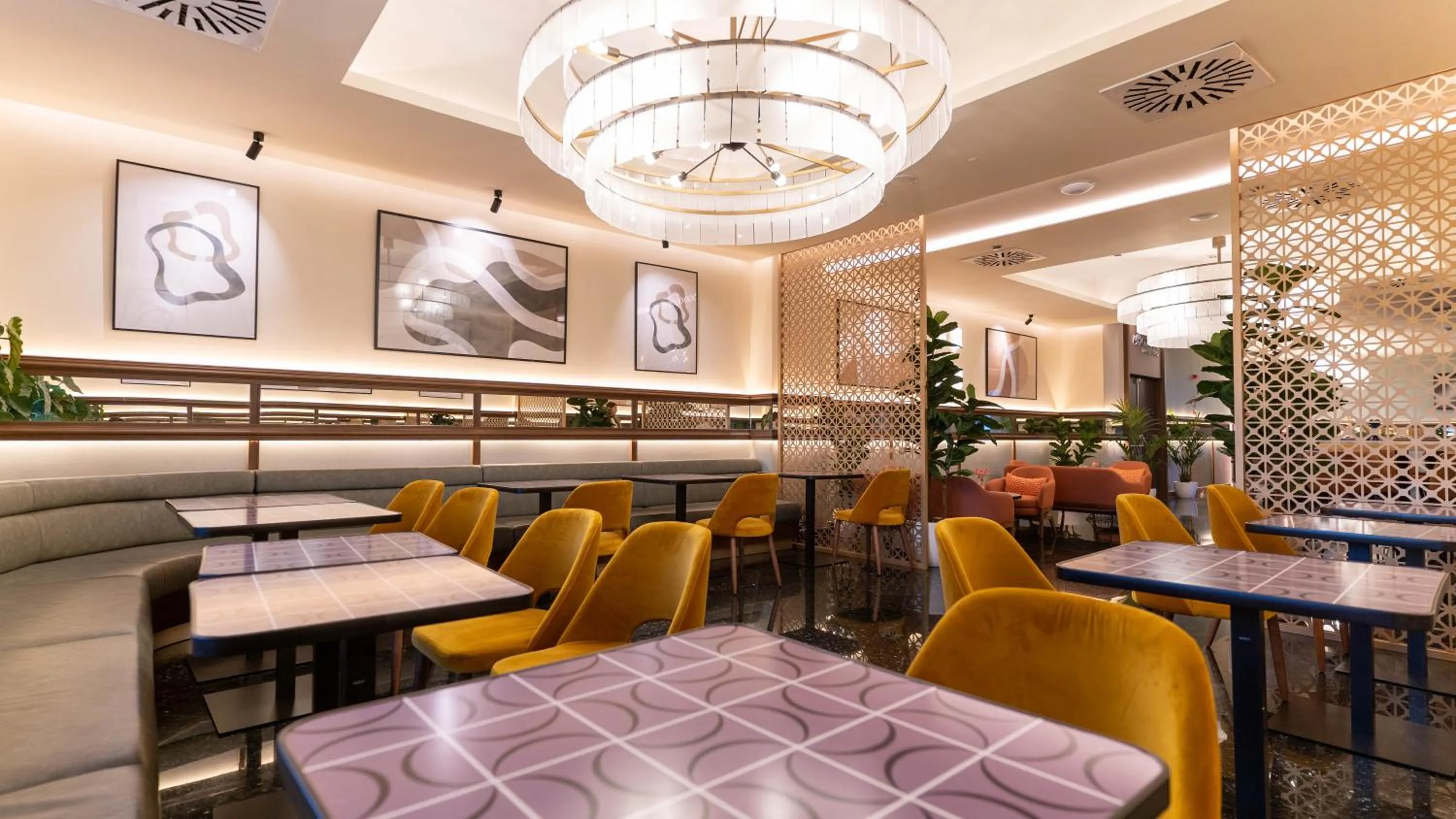 Lounge or bar in Barceló Granada Congress