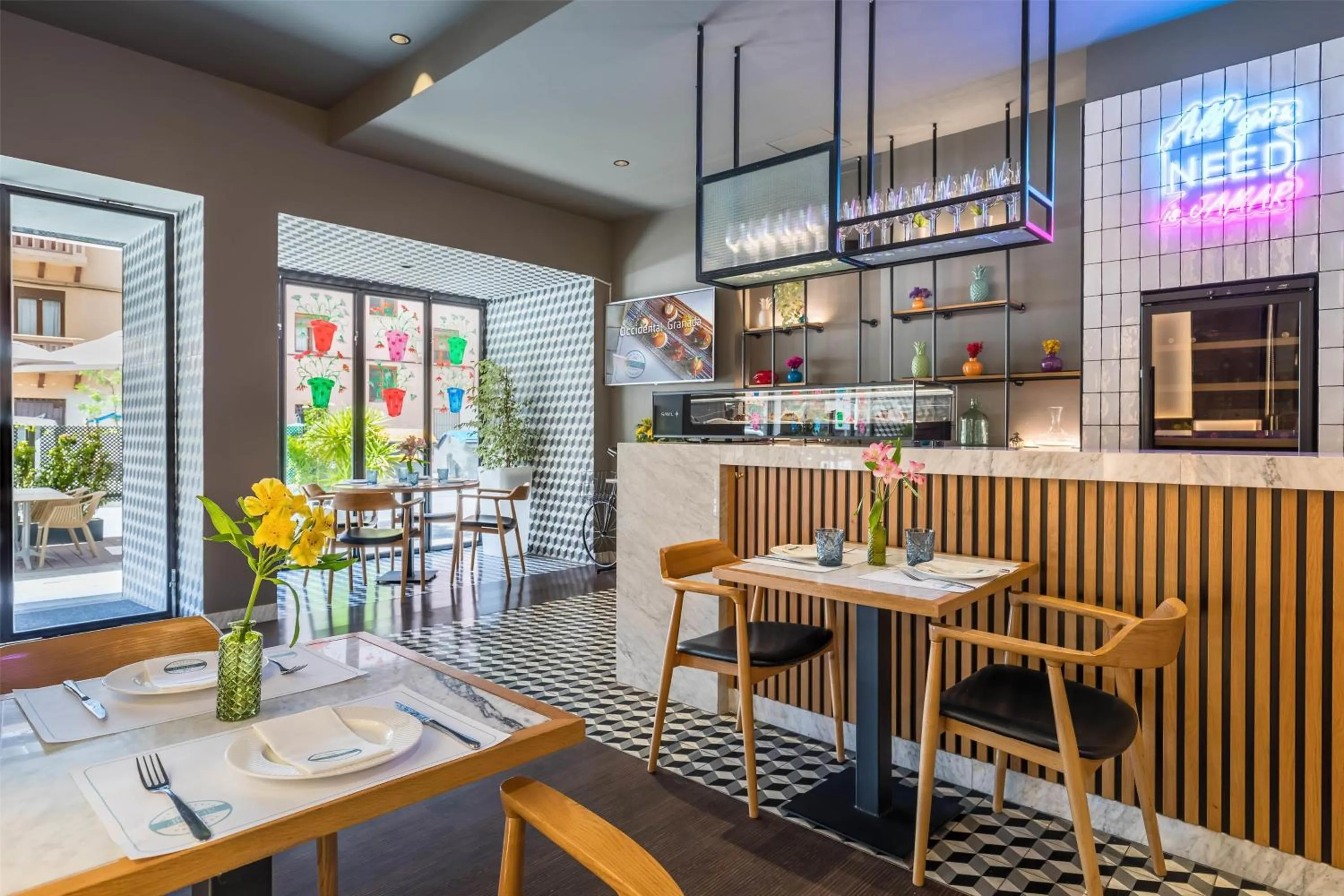 Lounge or bar in Occidental Granada