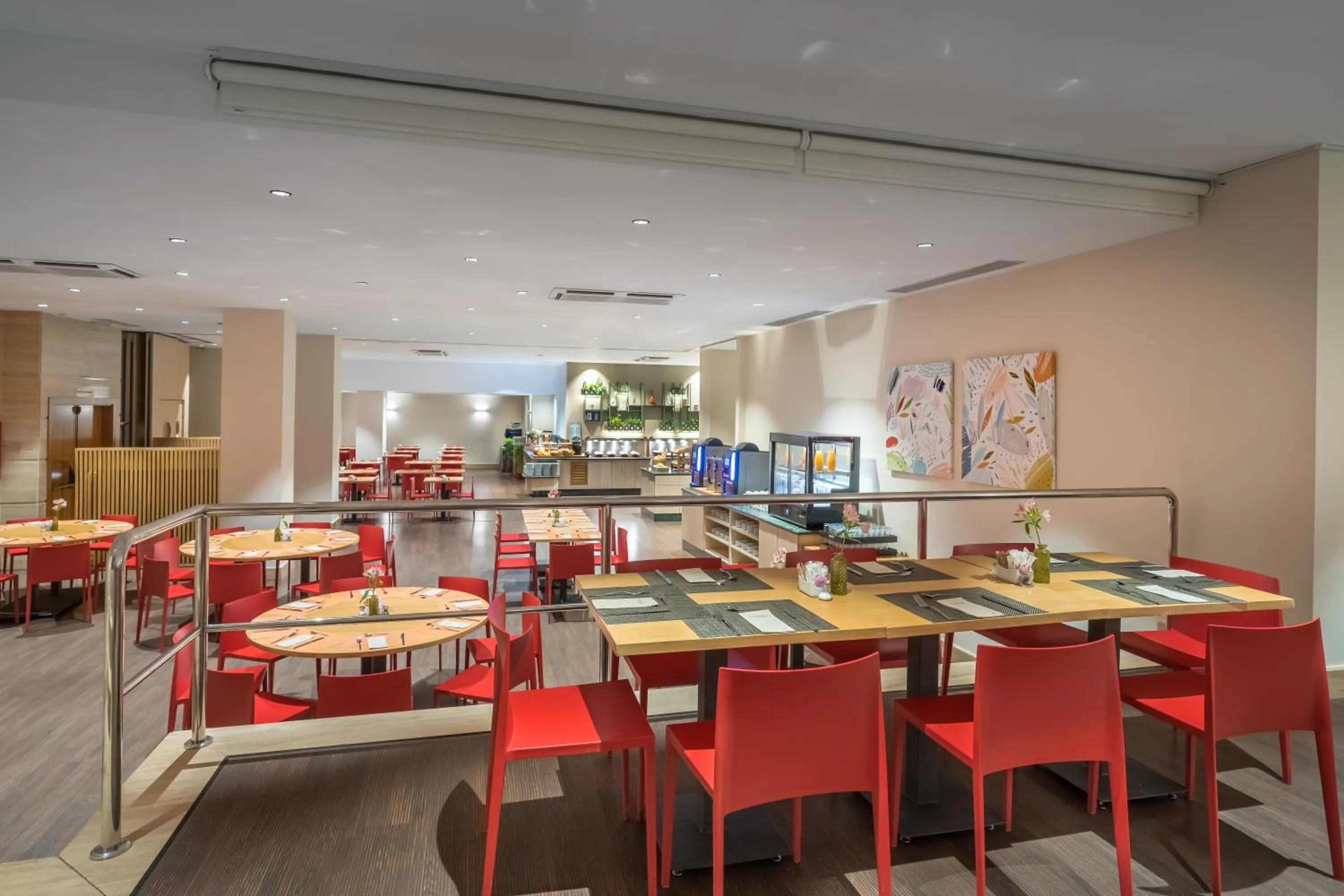 Restaurant/places to eat in Occidental Granada