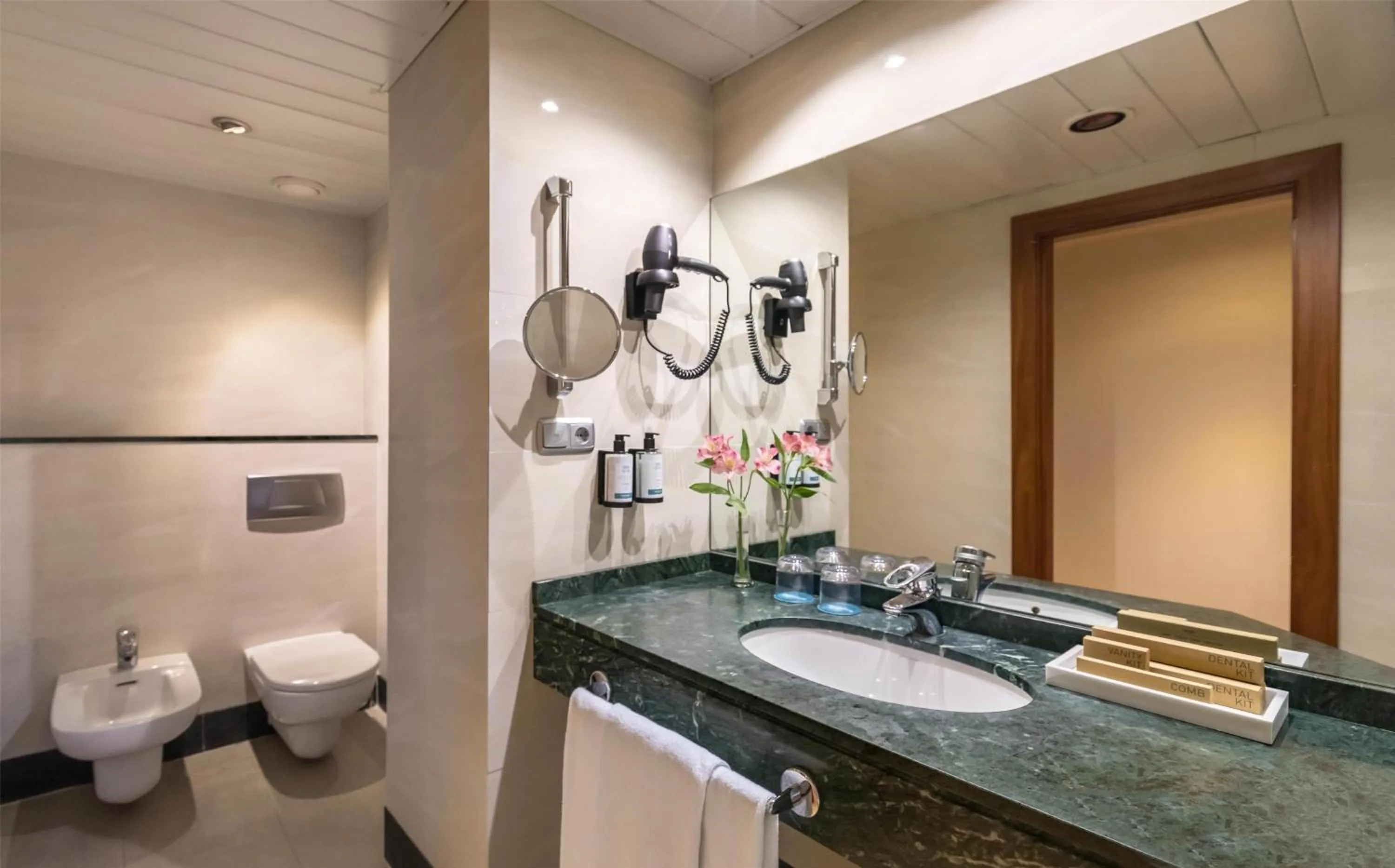 Bathroom in Occidental Granada