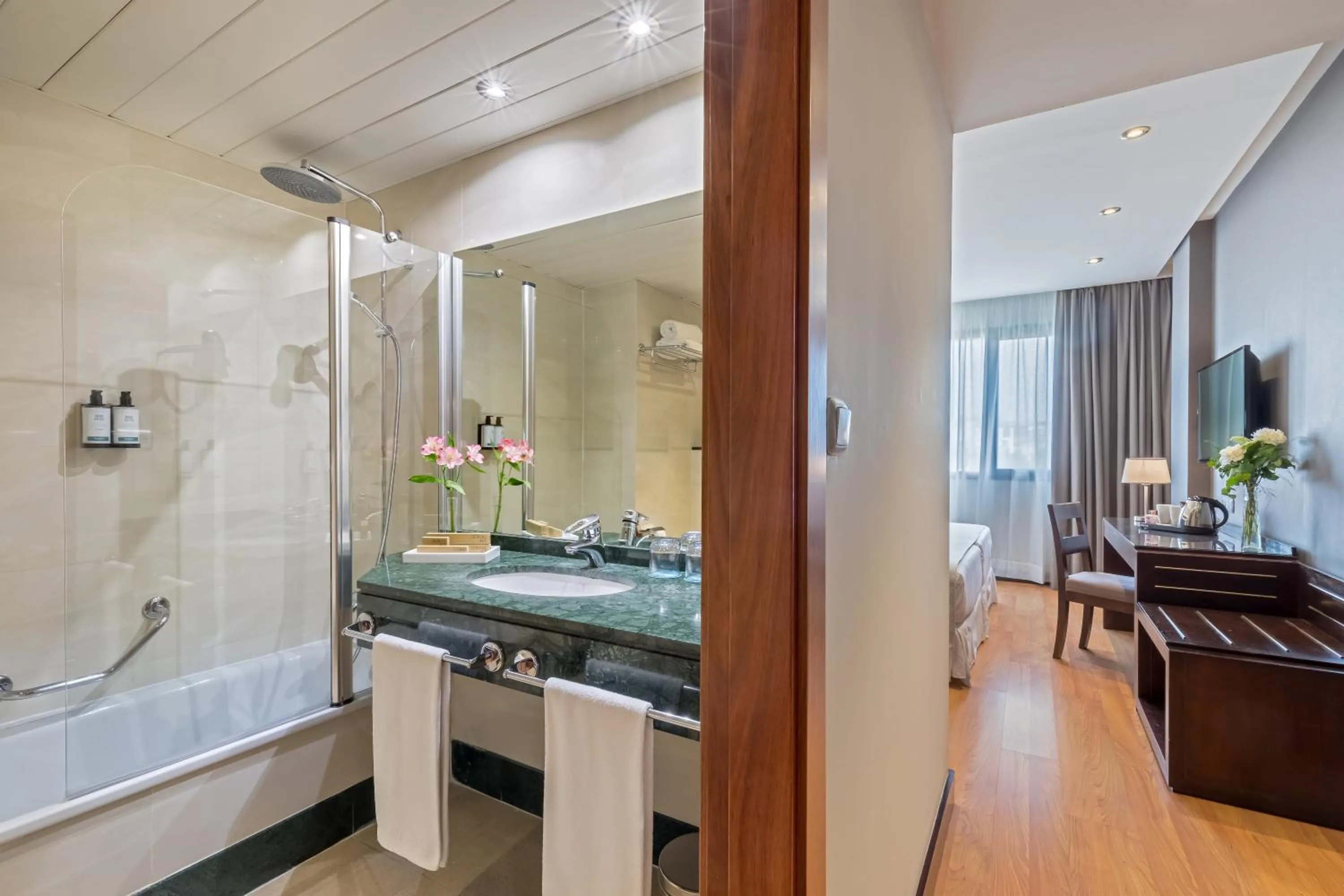 Bathroom in Occidental Granada