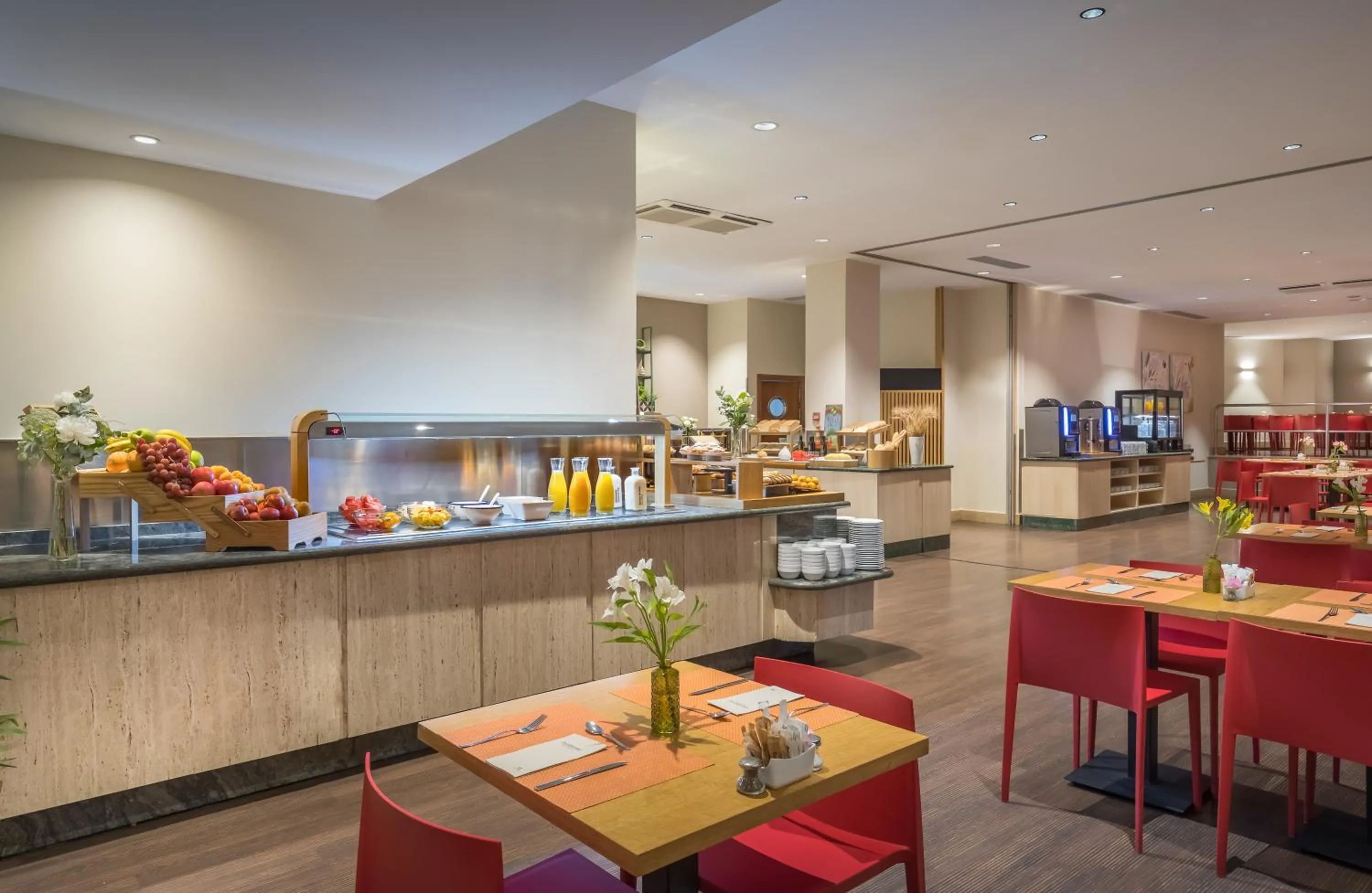 Restaurant/places to eat in Occidental Granada