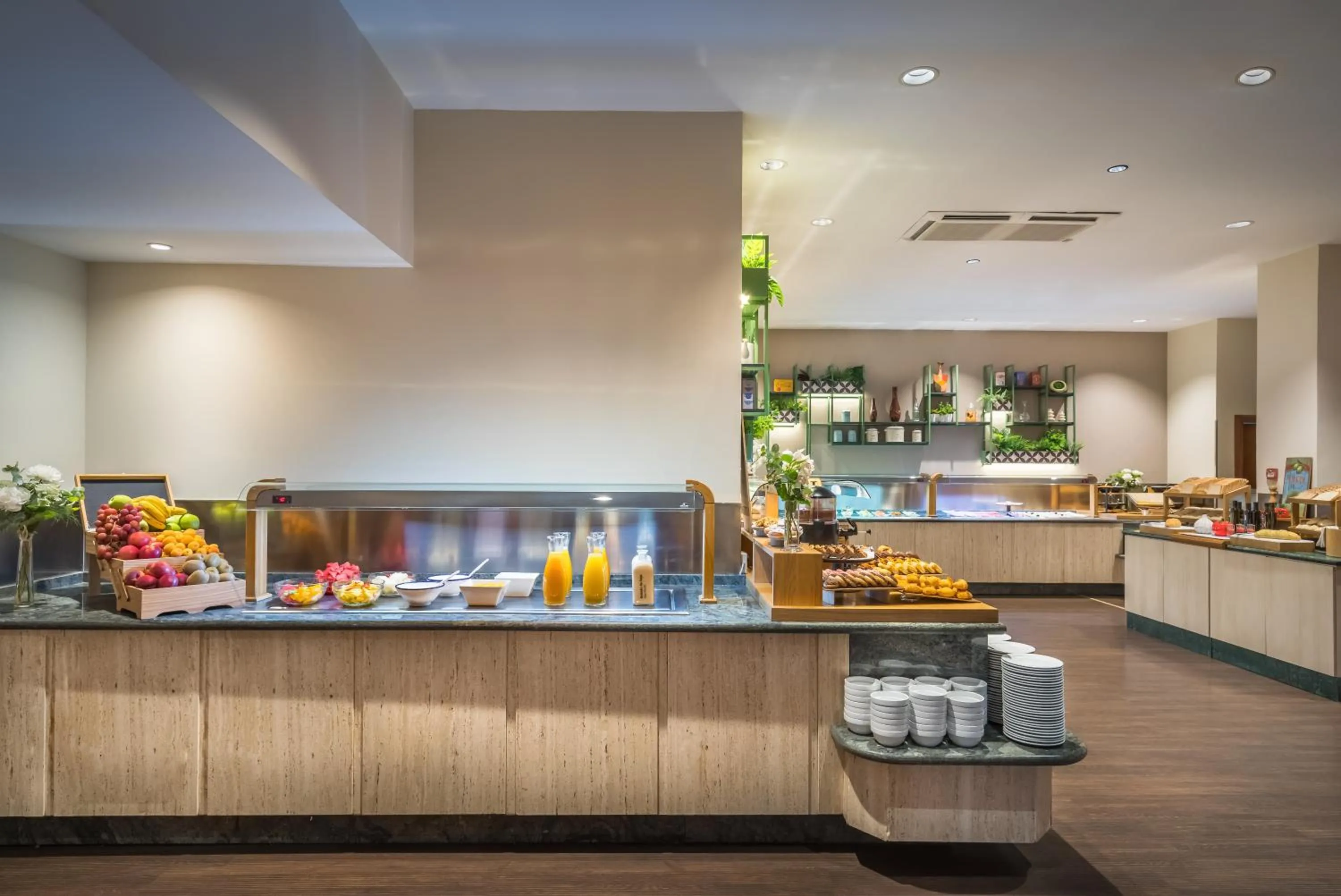 Restaurant/places to eat in Occidental Granada