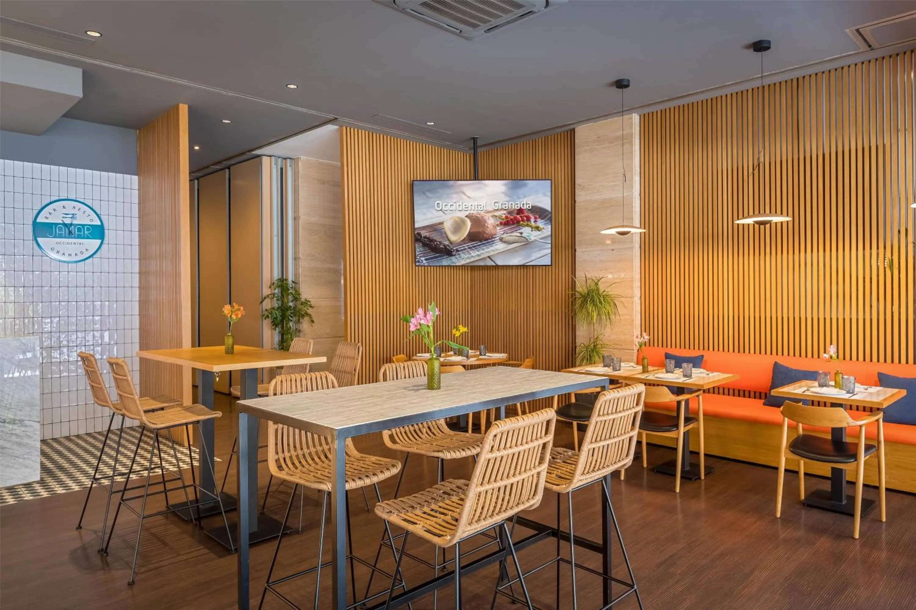 Lounge or bar in Occidental Granada