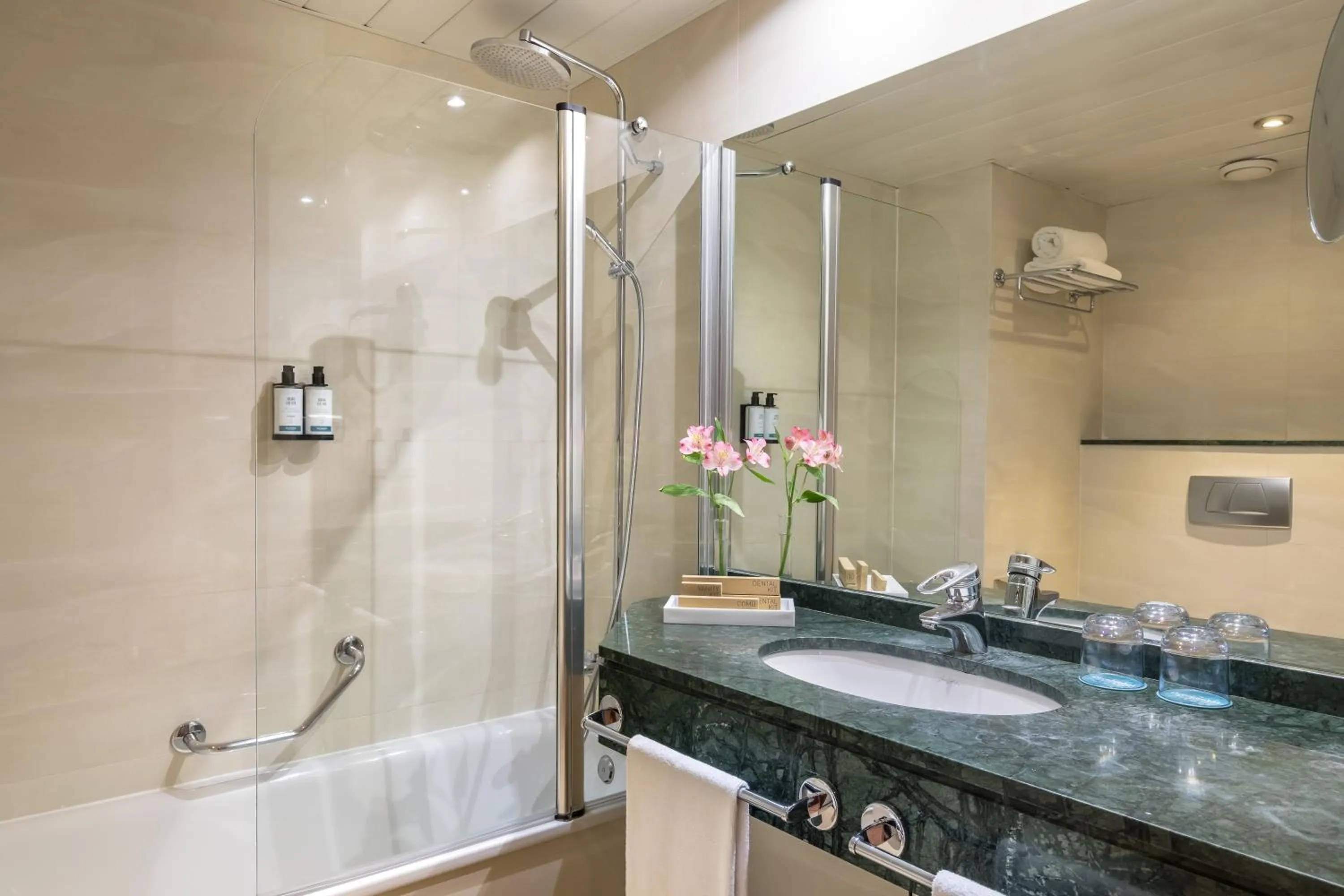 Bathroom in Occidental Granada