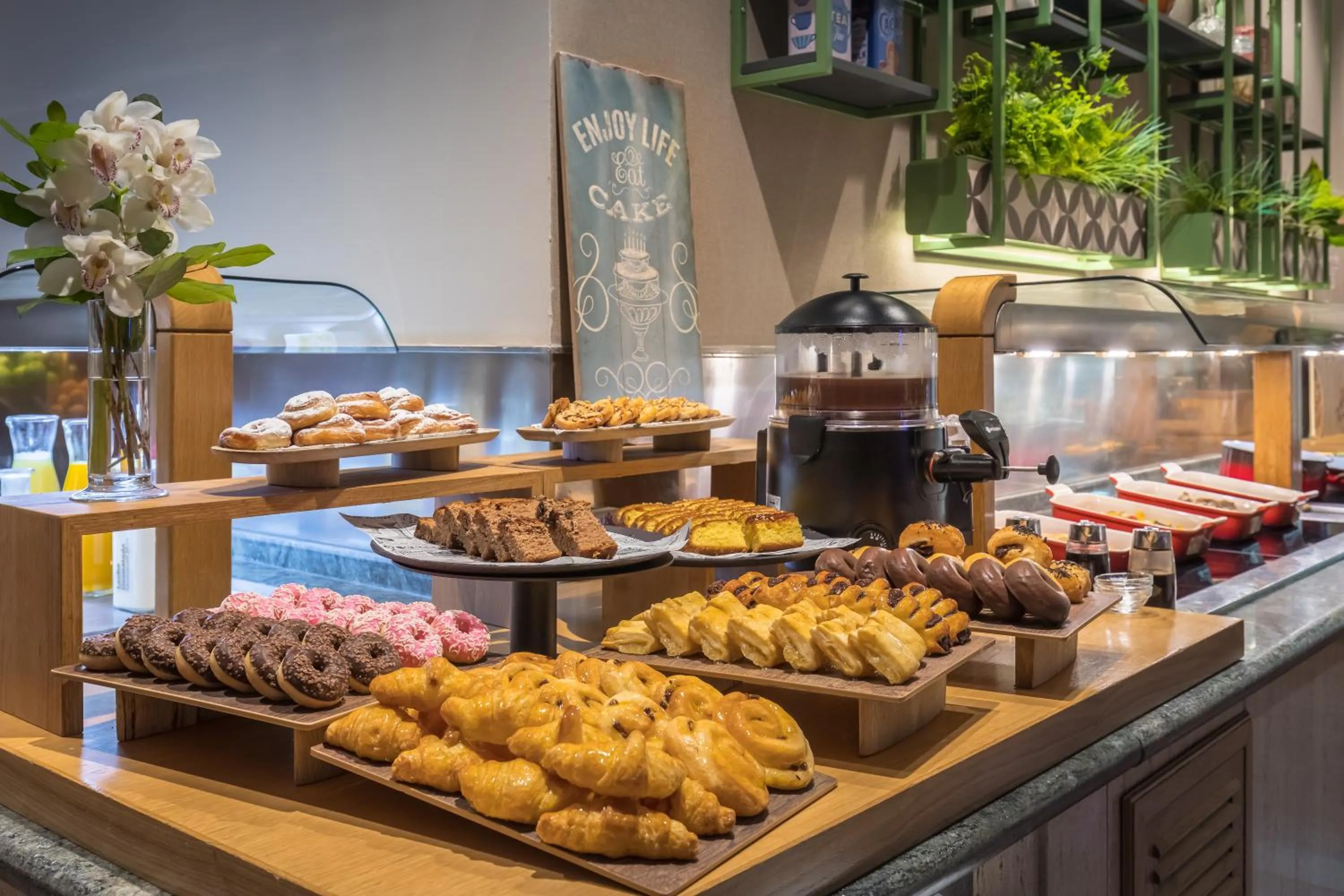 Food in Occidental Granada