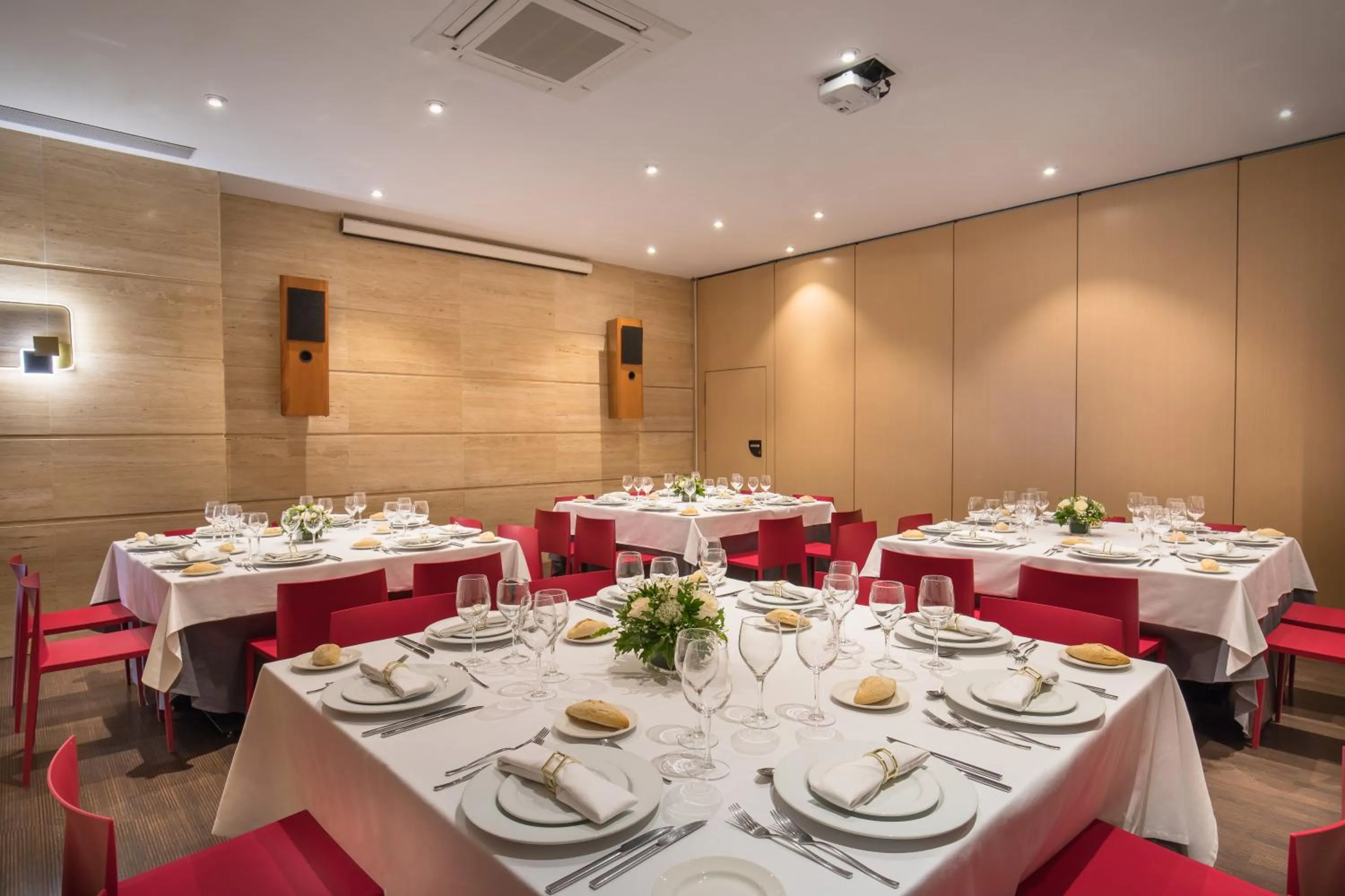 Restaurant/places to eat in Occidental Granada