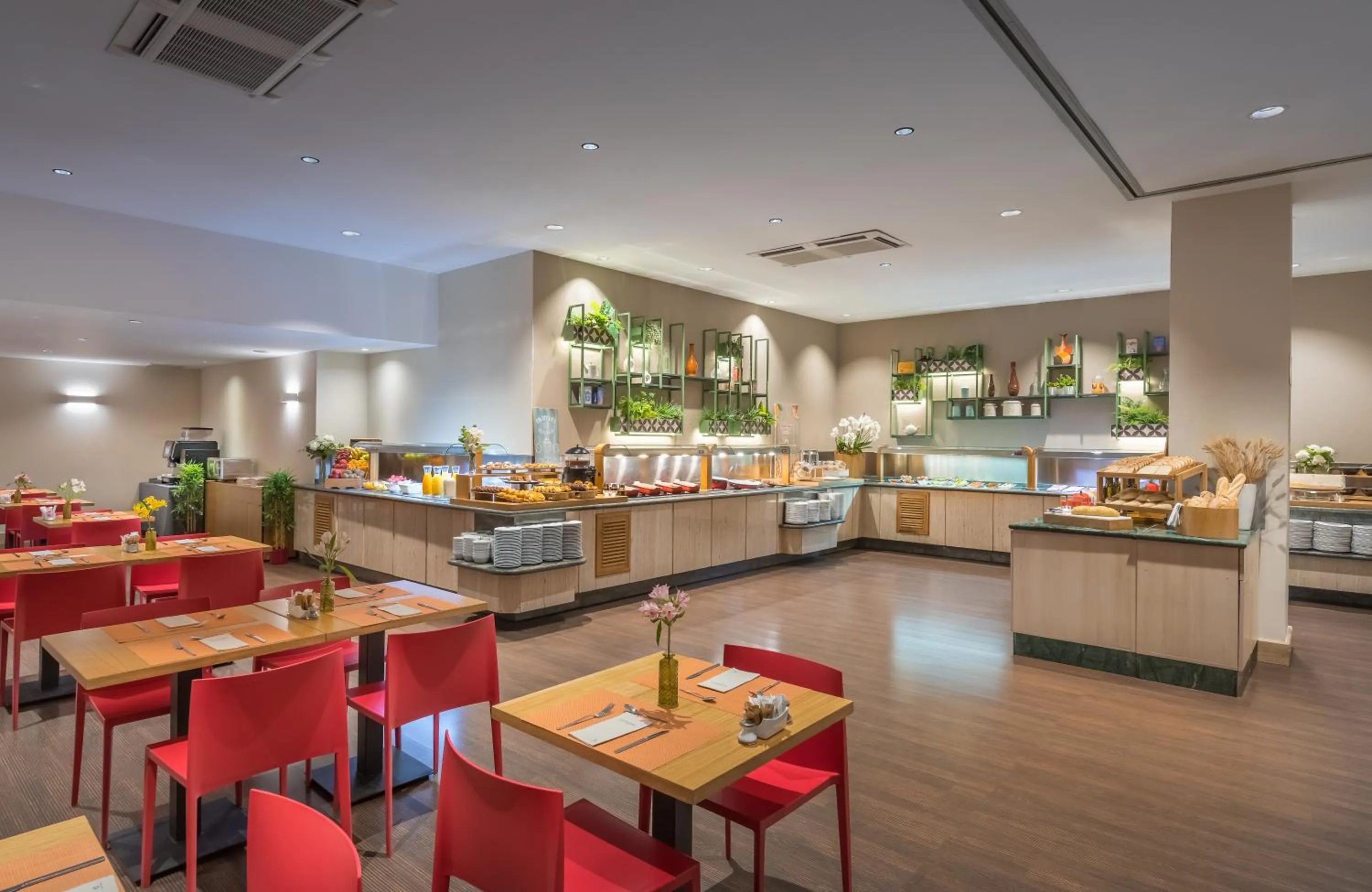 Restaurant/places to eat in Occidental Granada