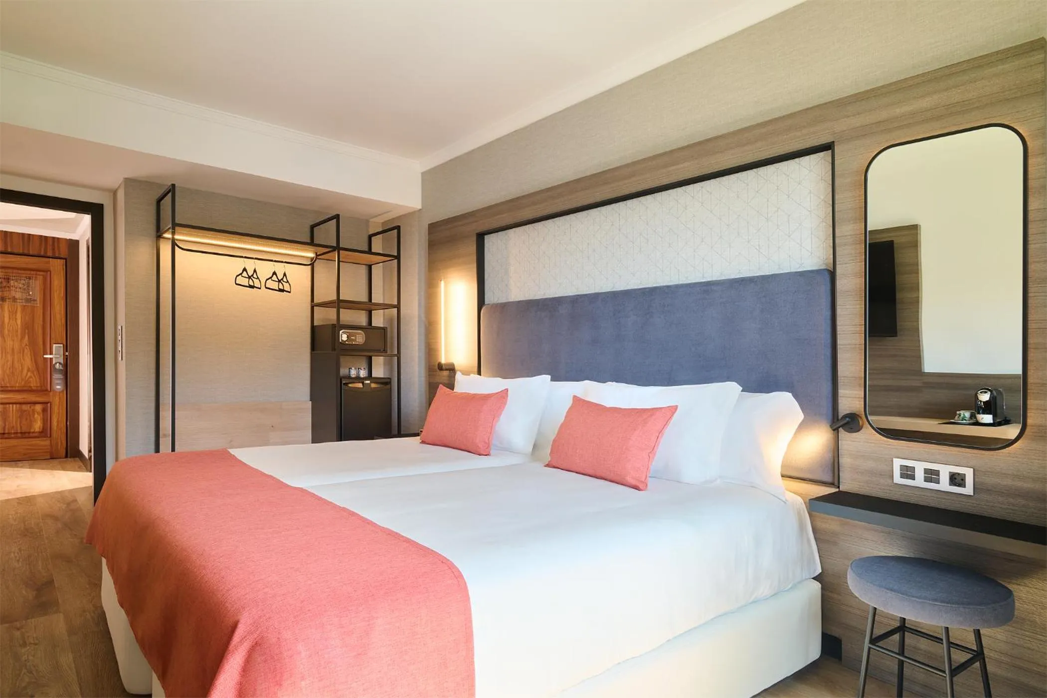 Photo of the whole room, Bed in Gran Hotel Luna de Granada