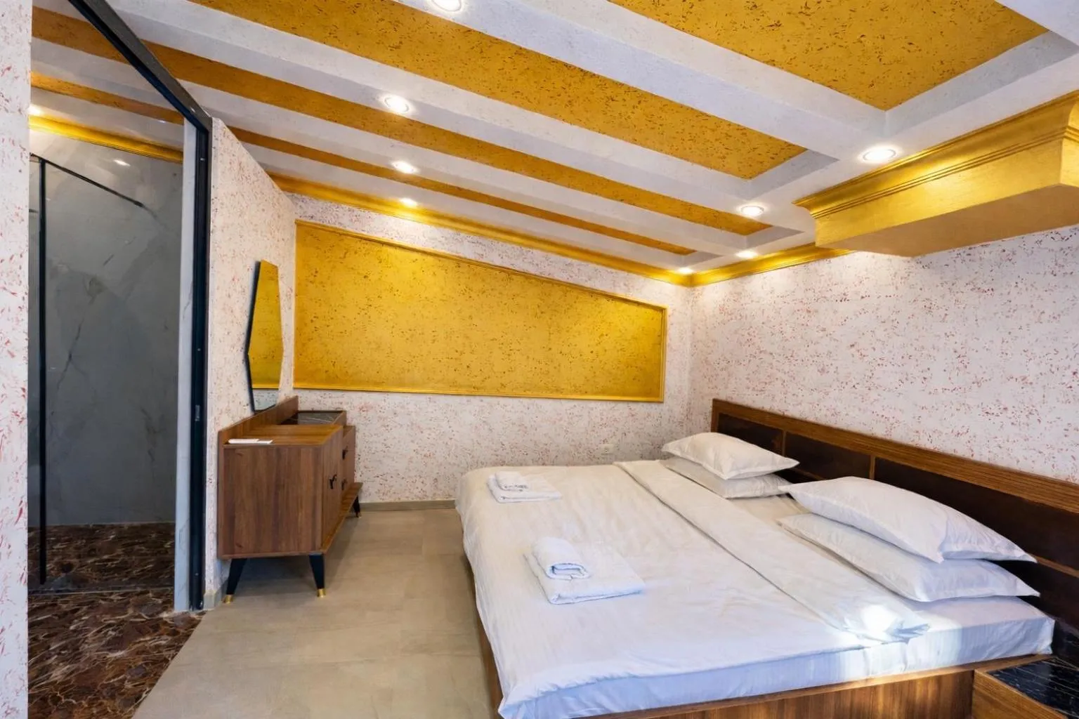 Bathroom, Bed in Hotel Premium