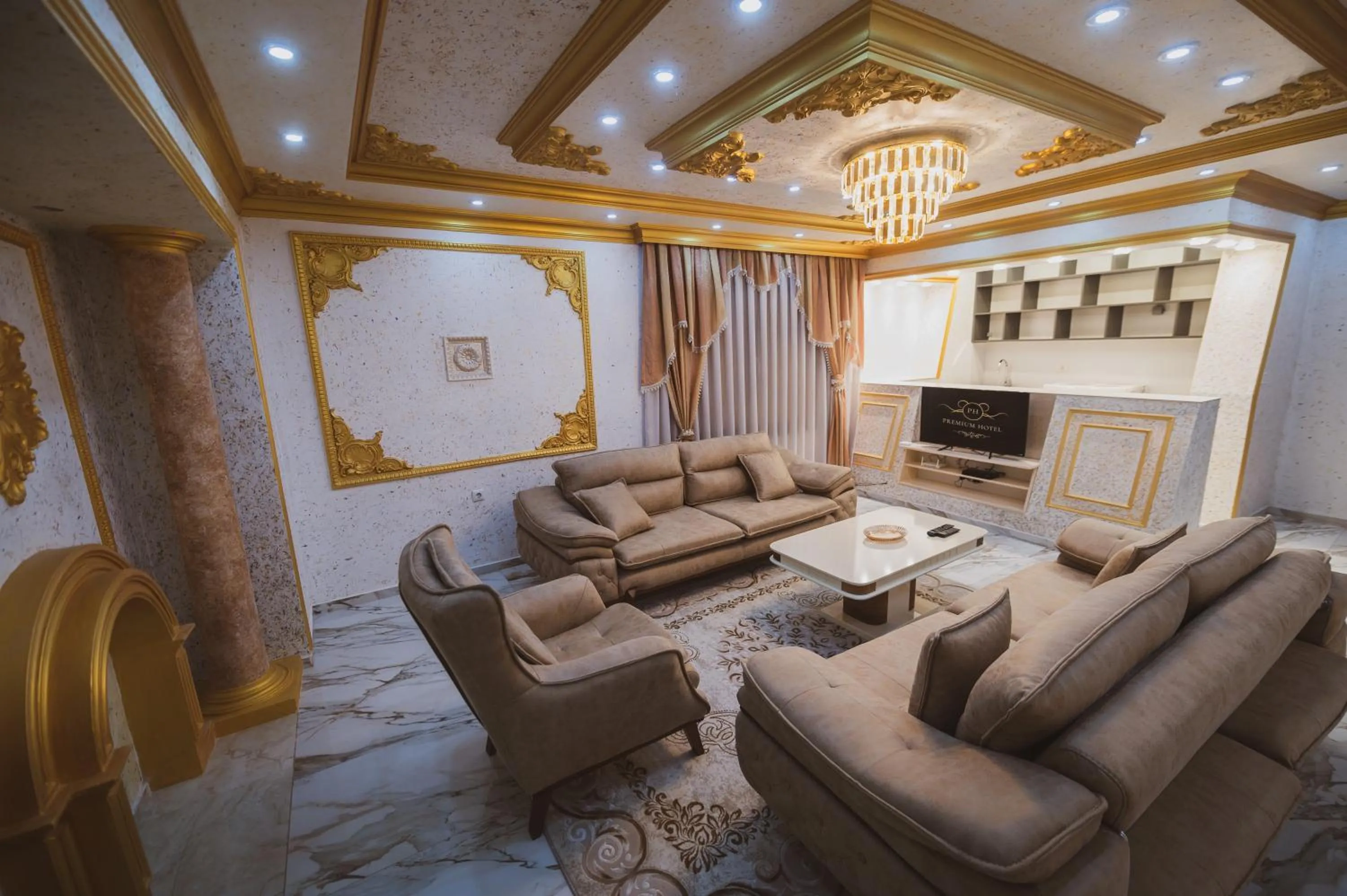 Communal lounge/ TV room in Hotel Premium