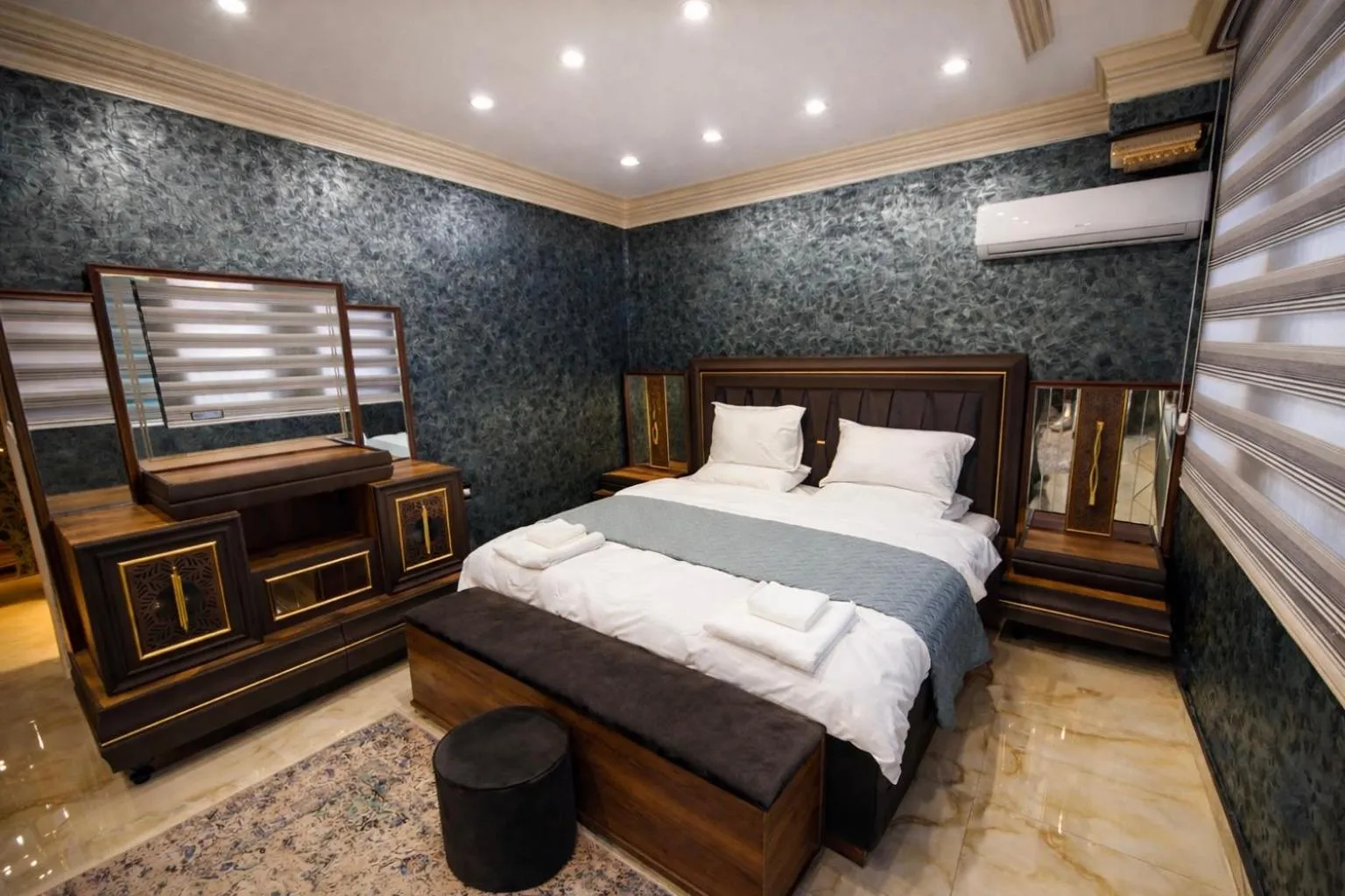 Bathroom, Bed in Hotel Premium