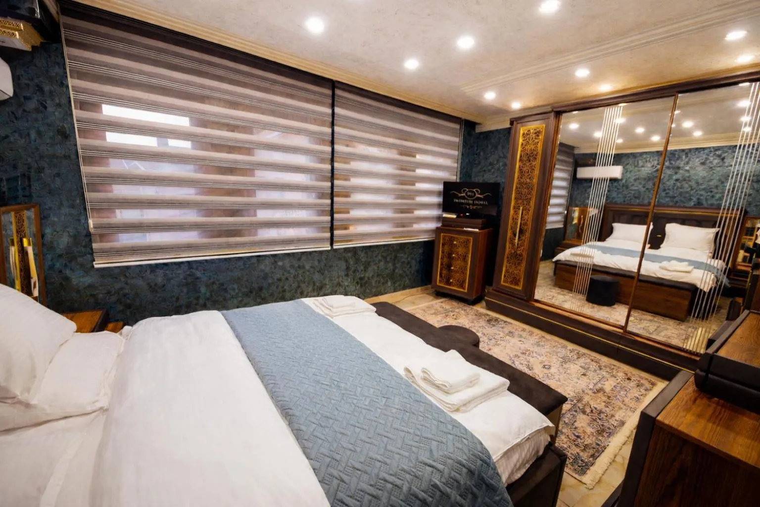 Bathroom, Bed in Hotel Premium