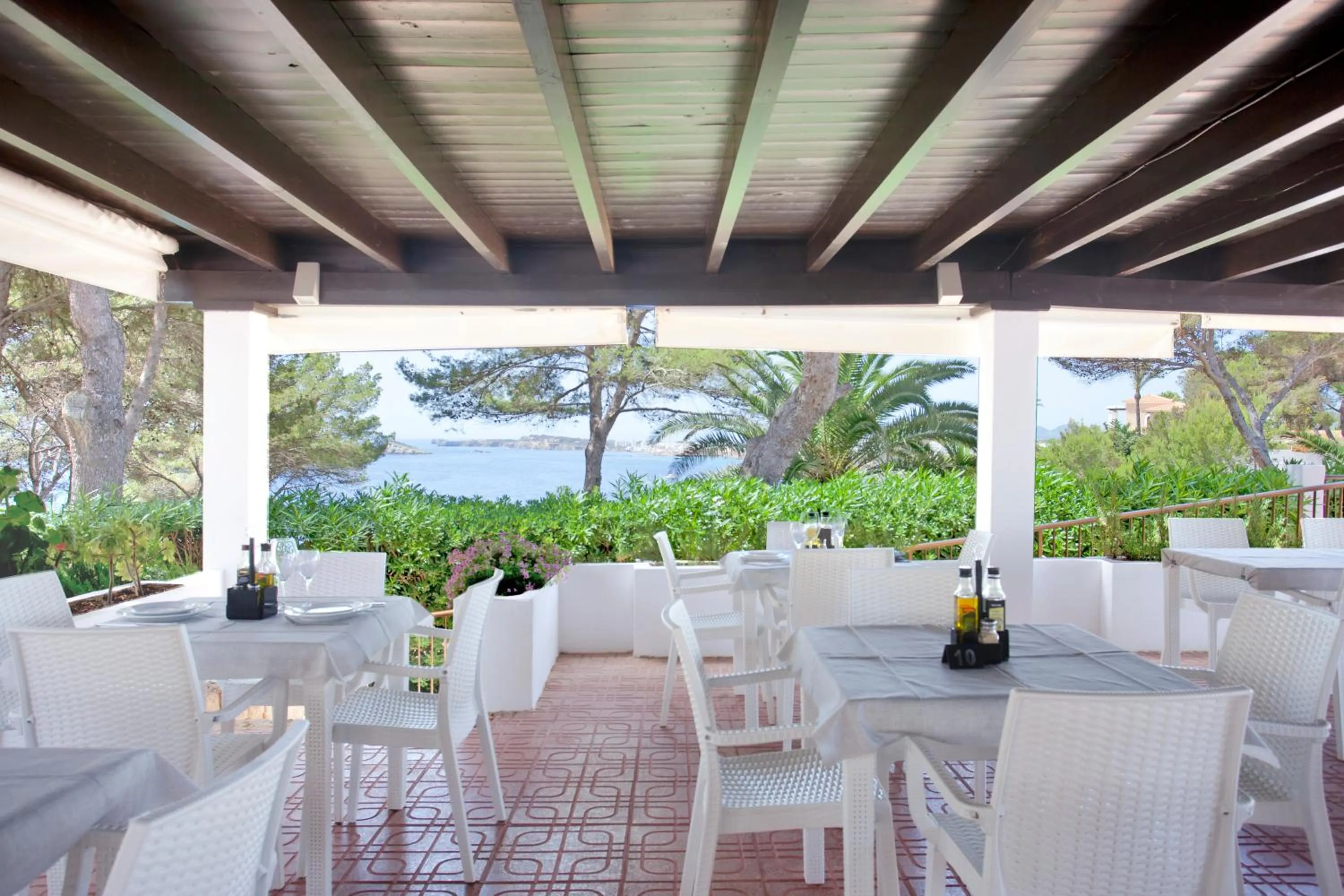 Restaurant/Places to Eat in Club Cala Azul