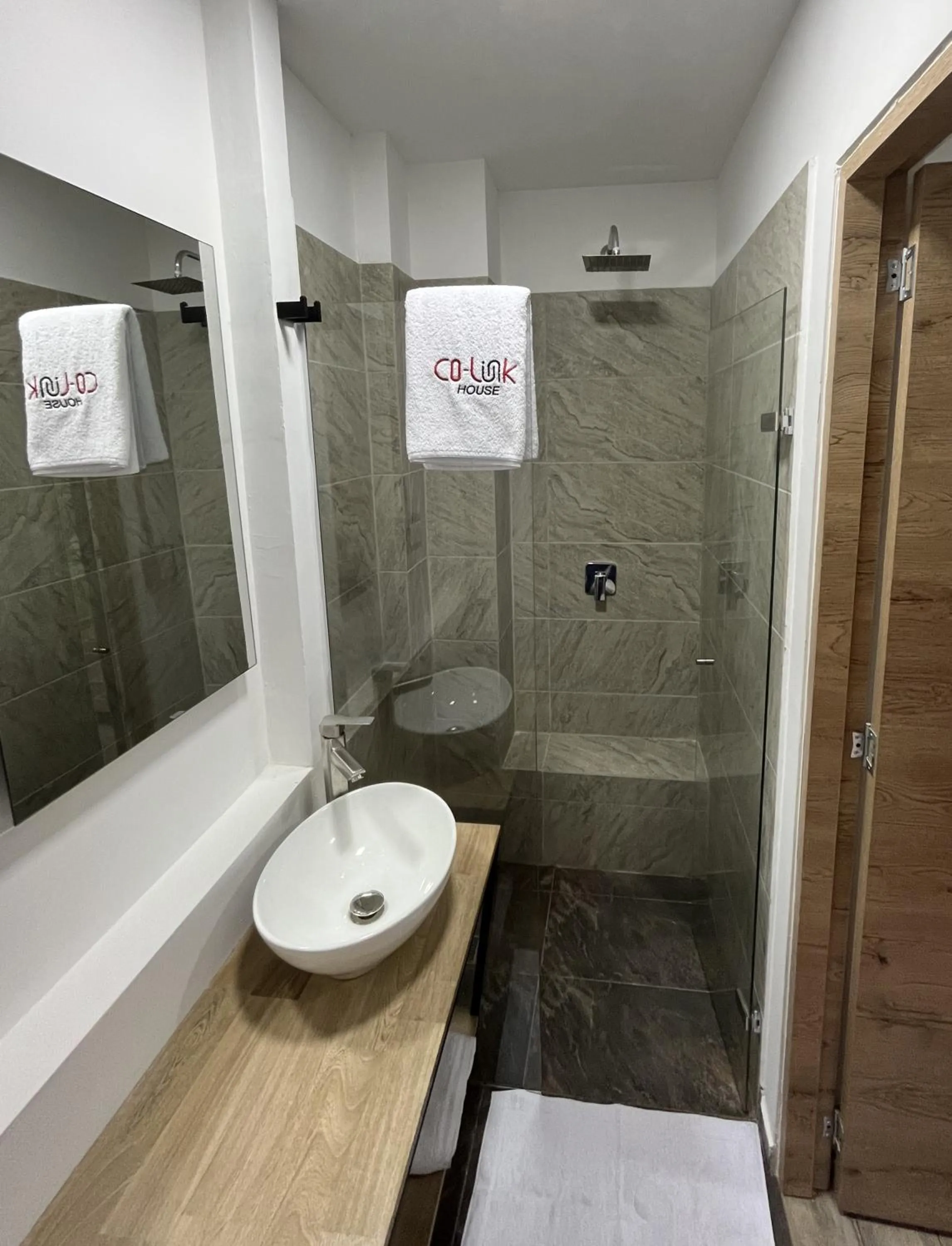 Shower in CoLinkHouse Hotel