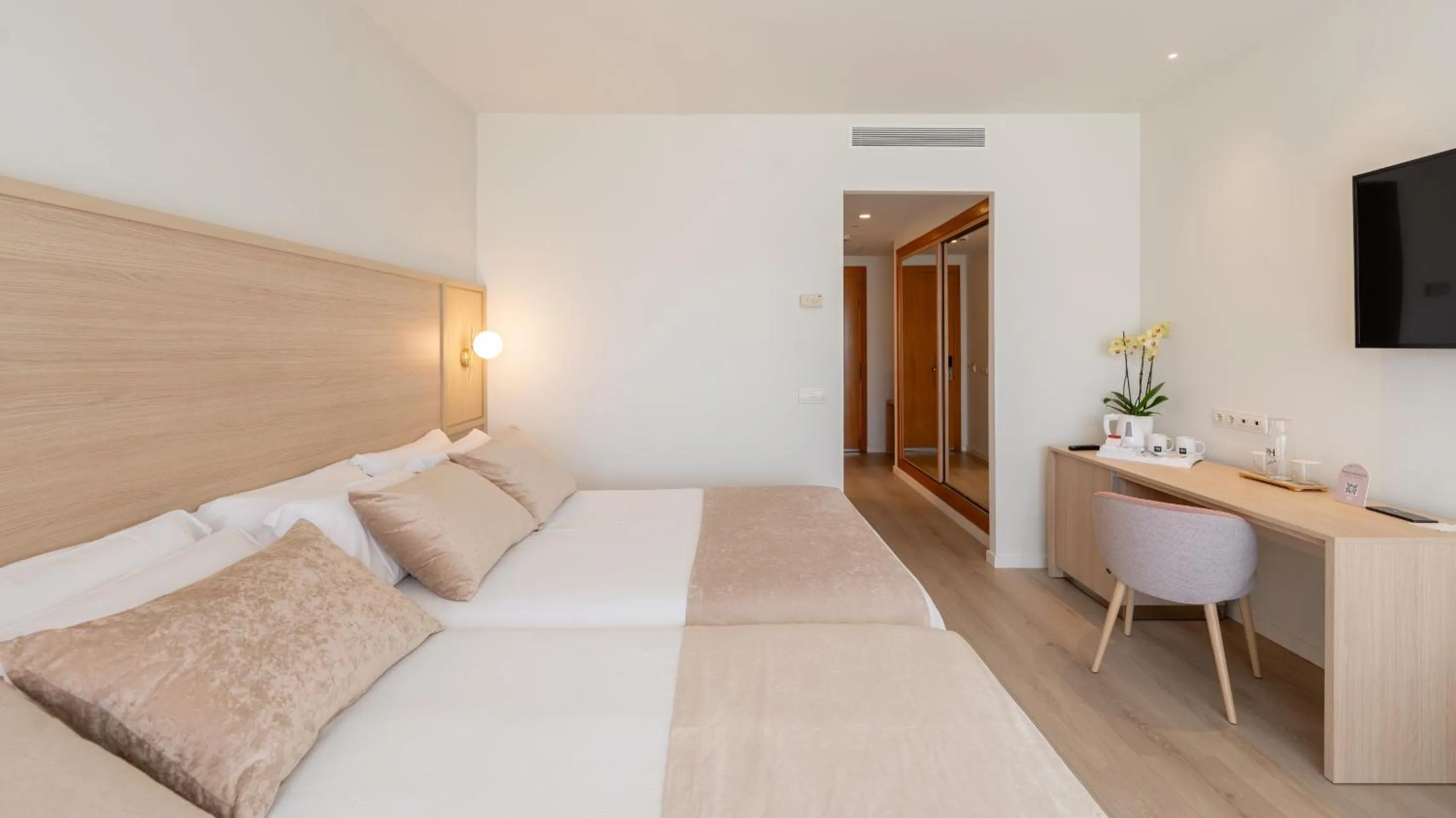 Bedroom, Bed in Hotel RH Ifach