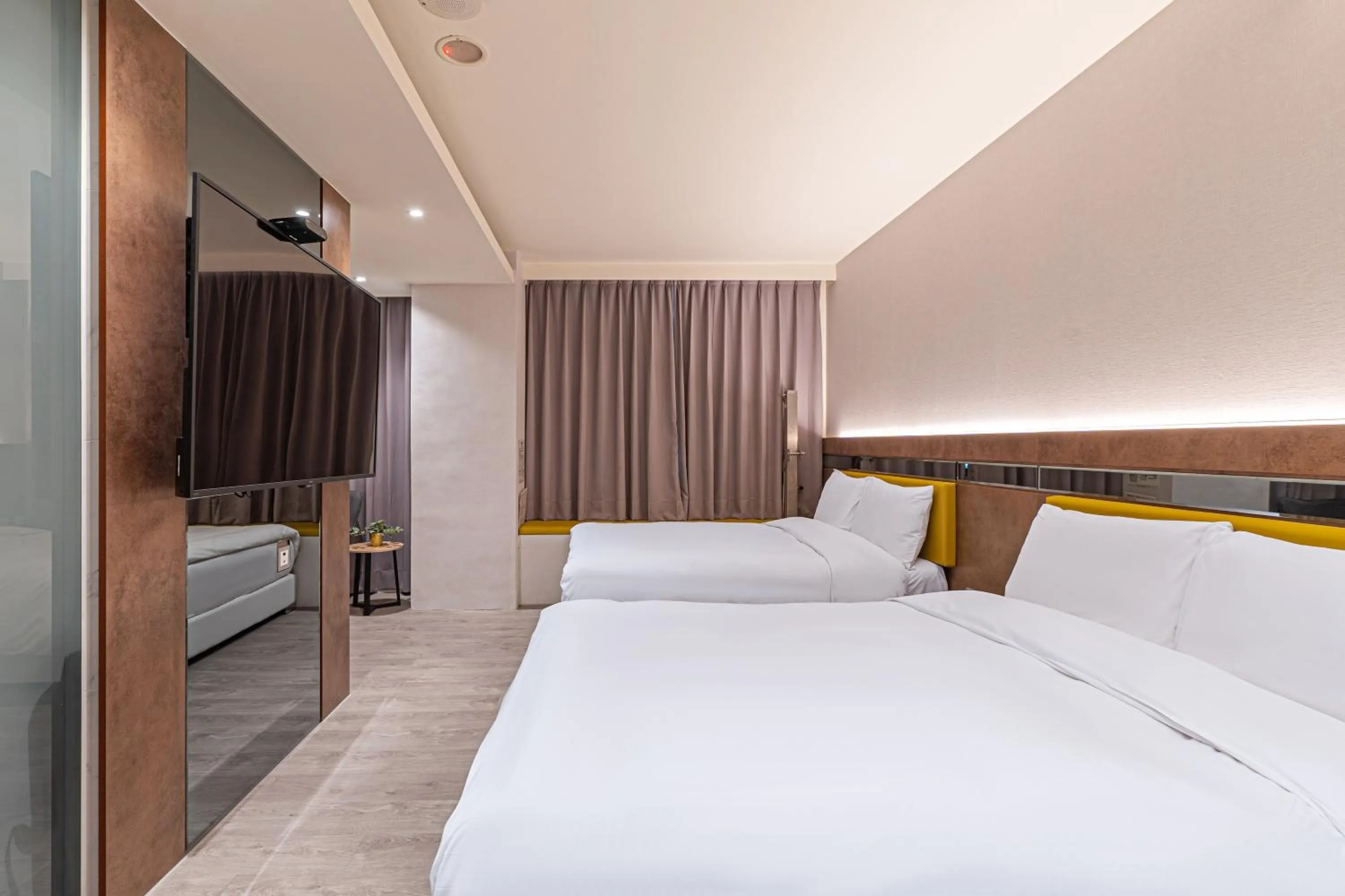 Photo of the whole room, Bed in CHECK inn Taichung Qinghai