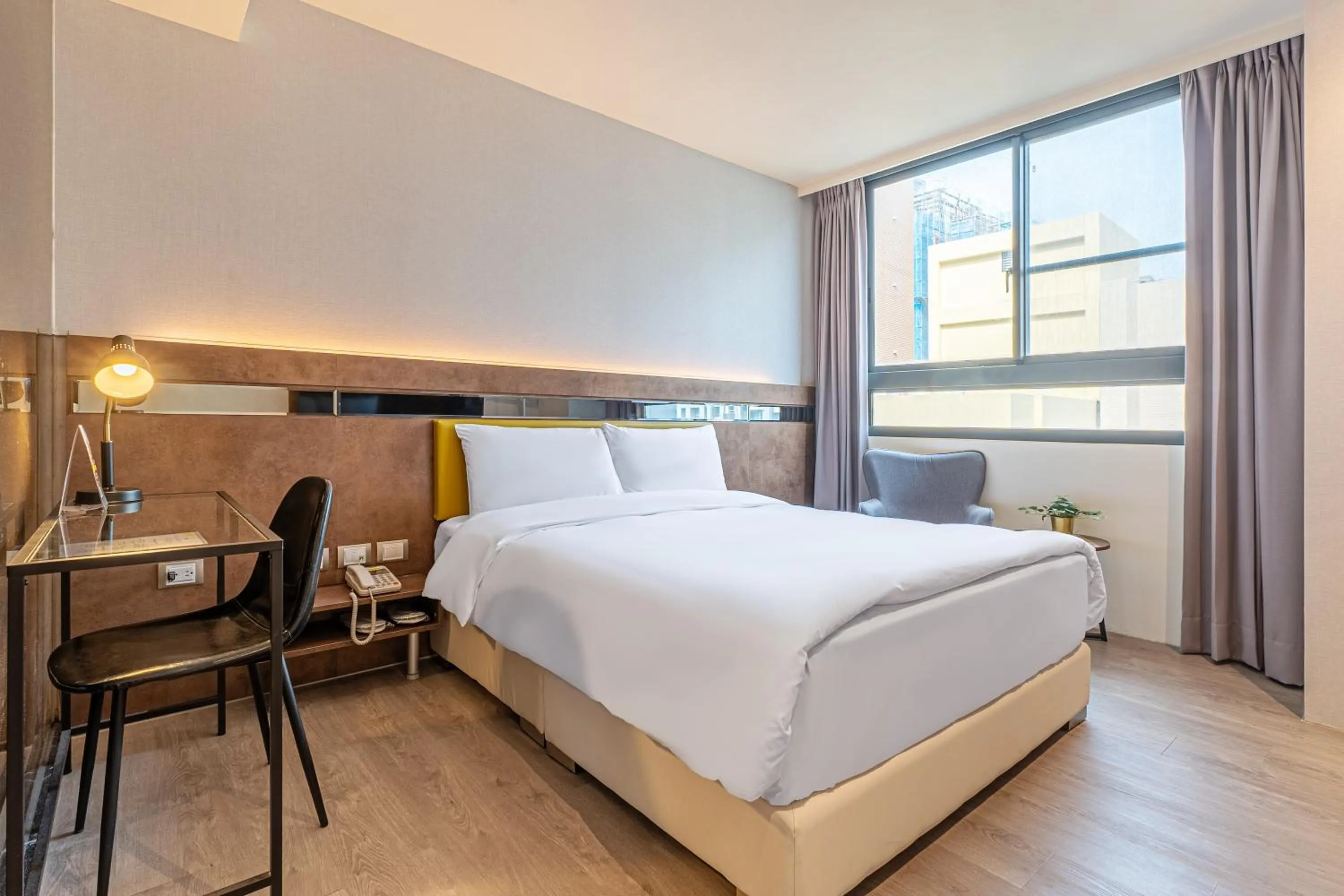 Photo of the whole room, Bed in CHECK inn Taichung Qinghai