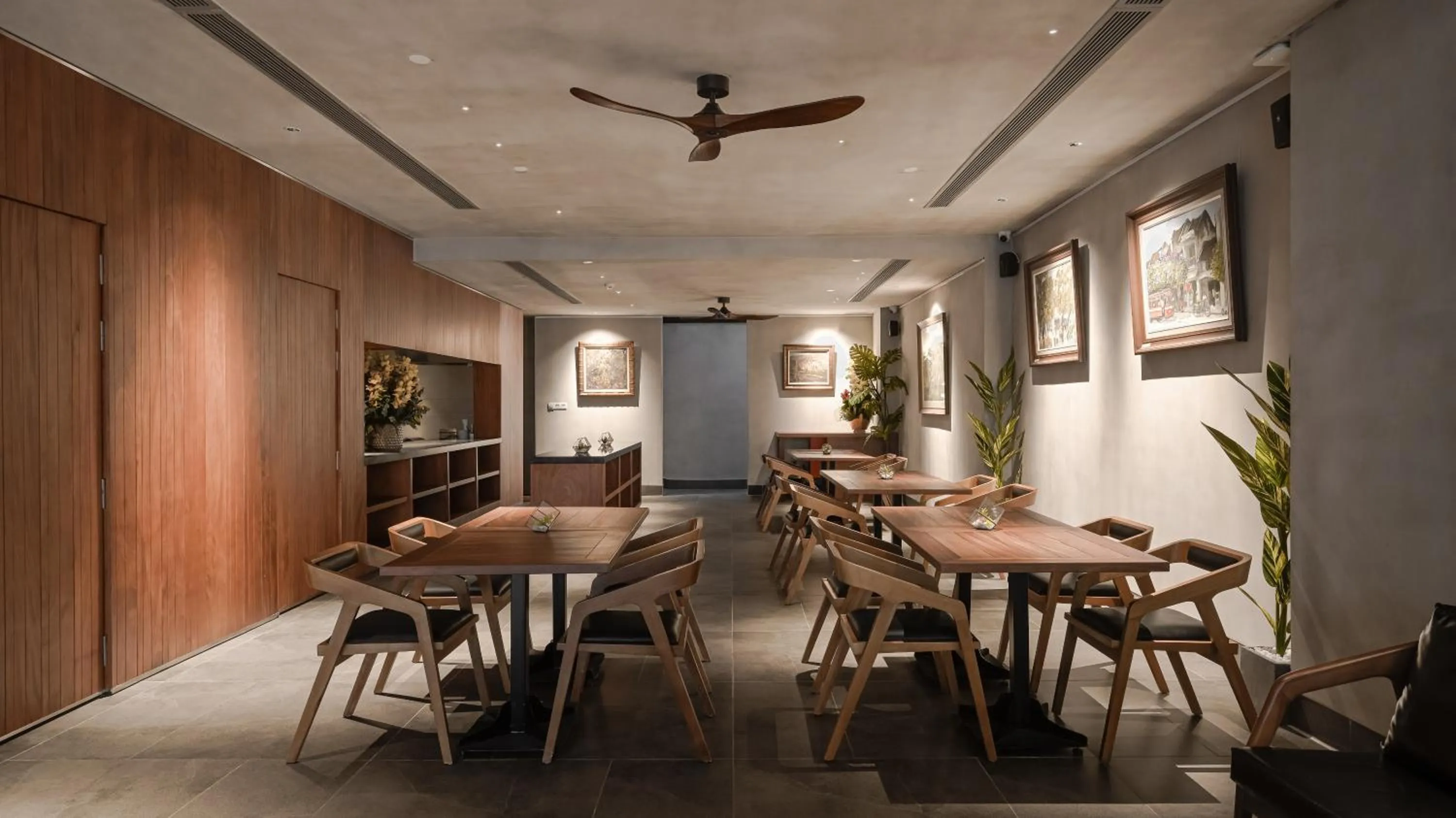 Communal lounge/ TV room in Triple E Hotel Metro Ben Thanh