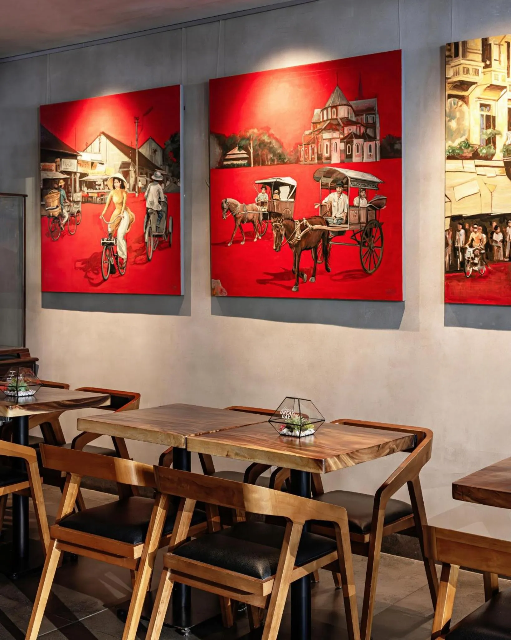 Decorative detail in Triple E Hotel Metro Ben Thanh