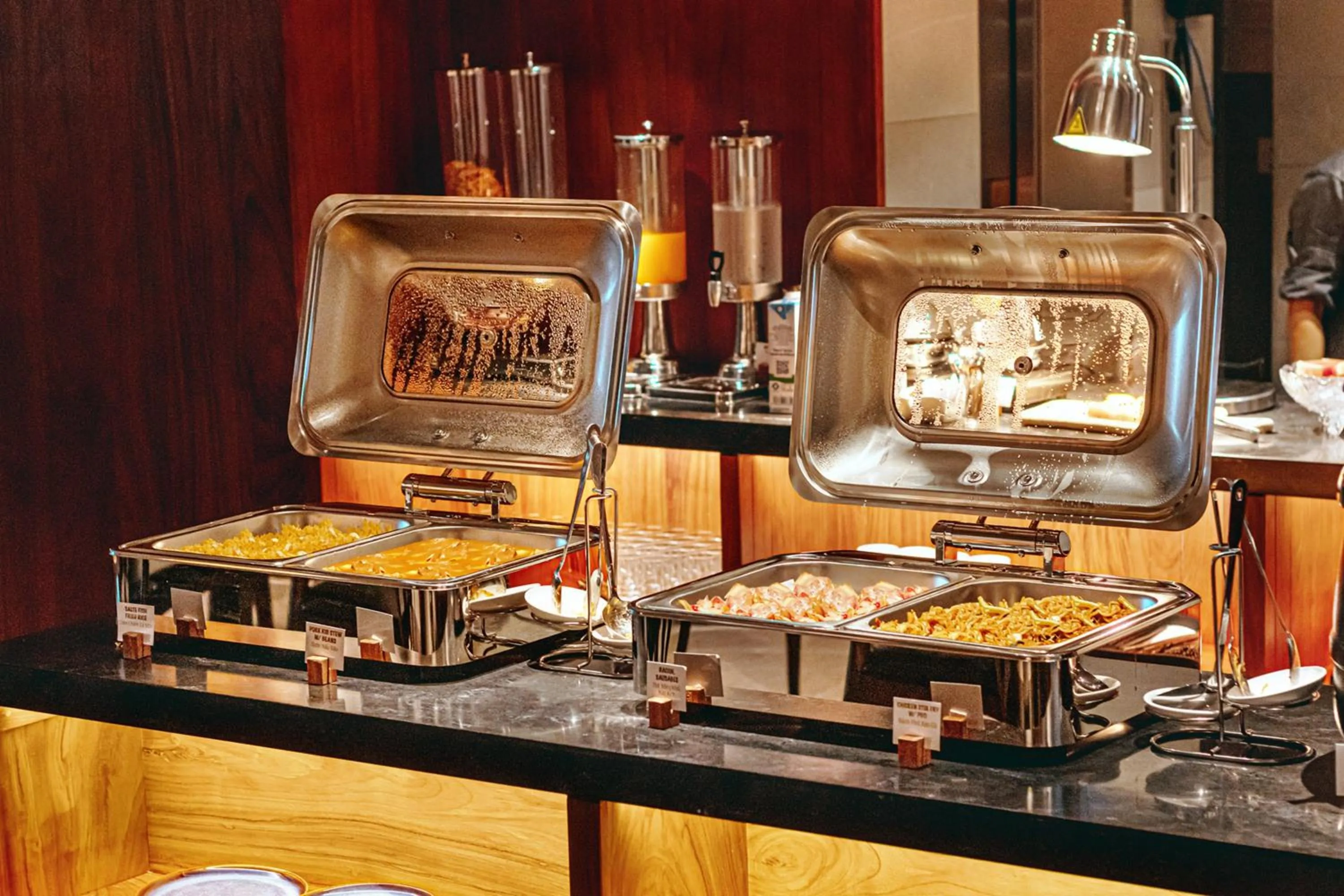 Restaurant/places to eat in Triple E Hotel Metro Ben Thanh