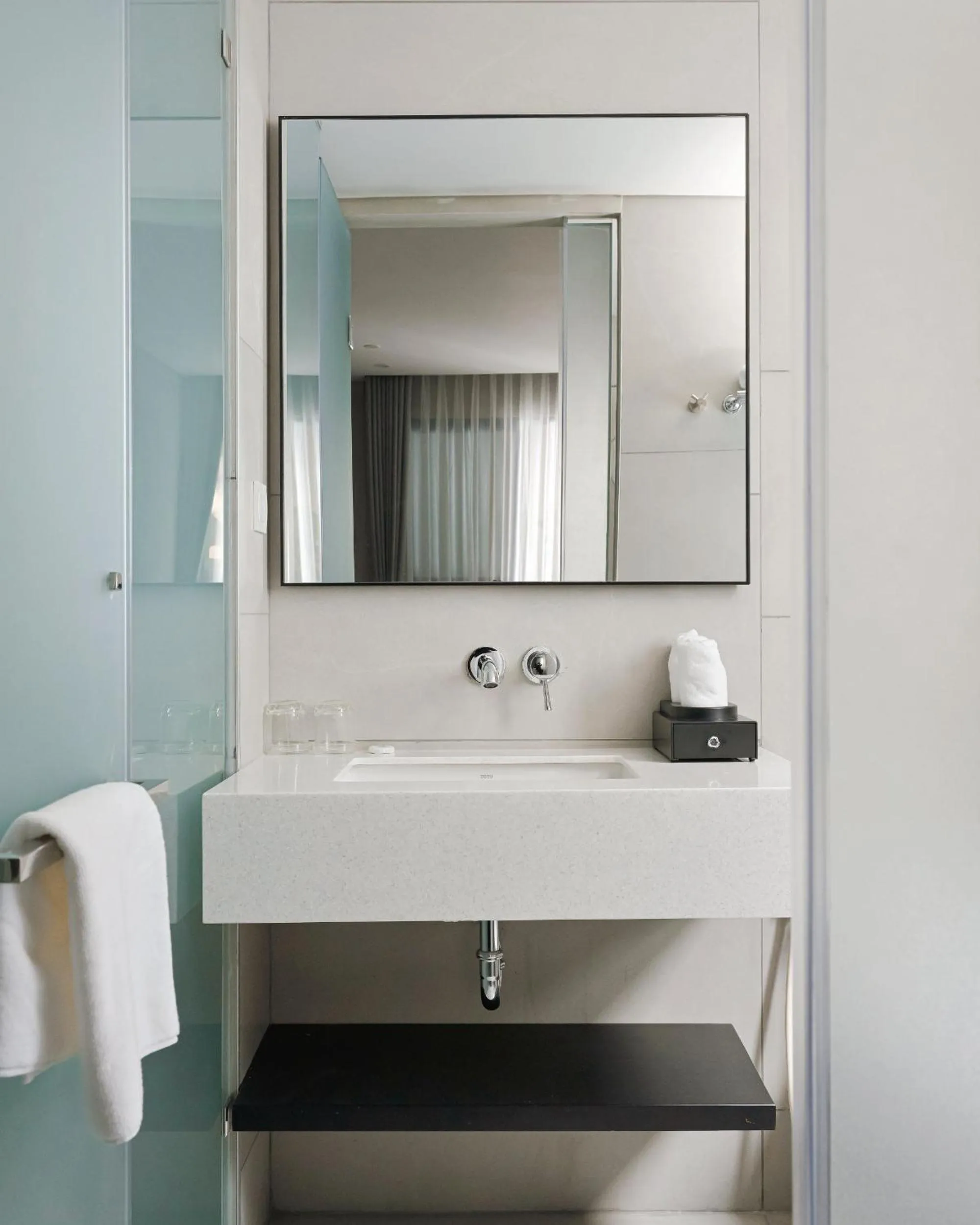 Shower in Triple E Hotel Metro Ben Thanh