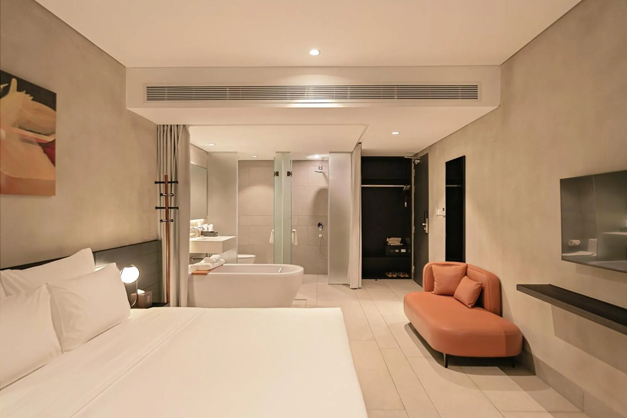 Shower, Bed in Triple E Hotel Metro Ben Thanh
