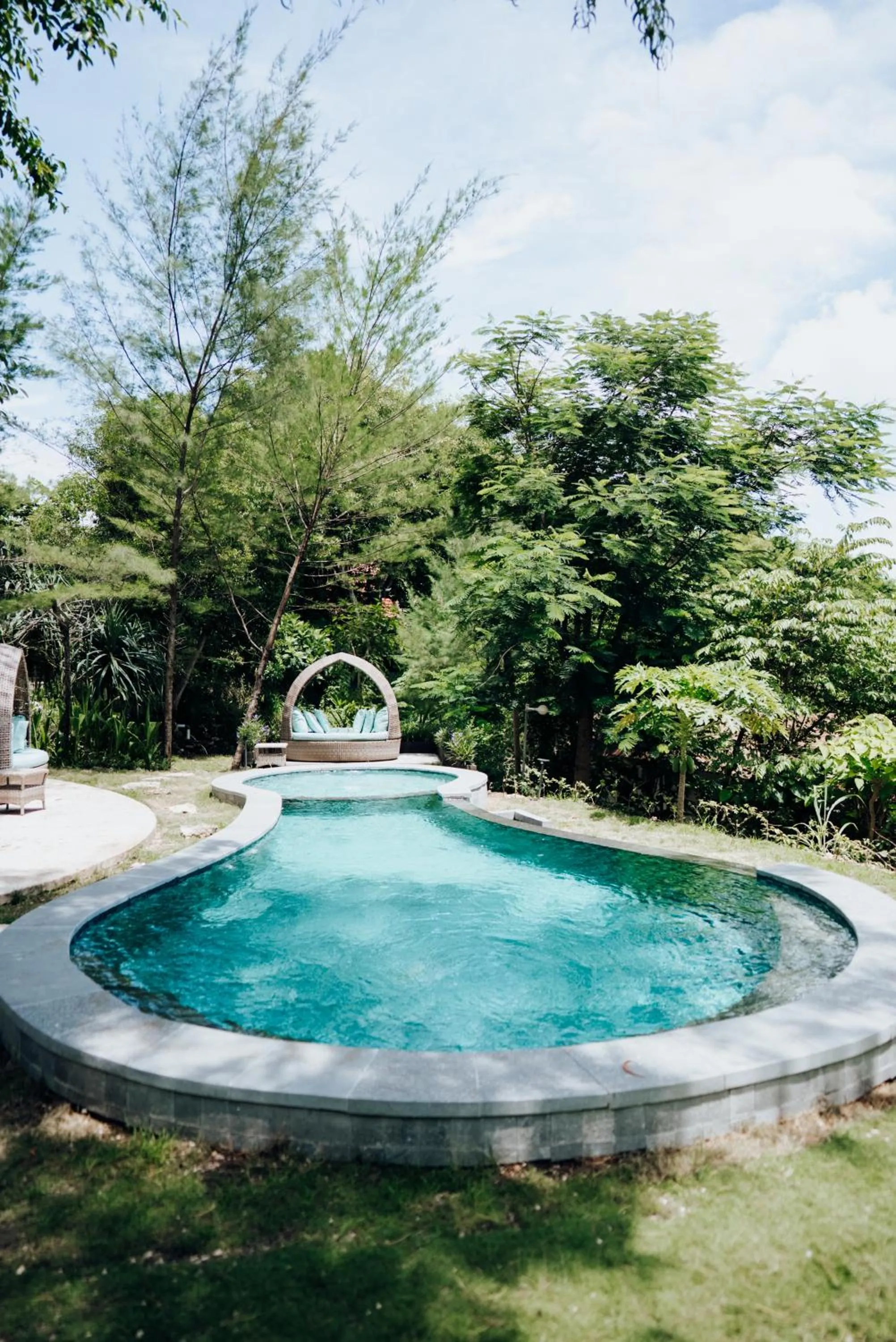 Swimming pool in Deep Roots Dive & Yoga Resort
