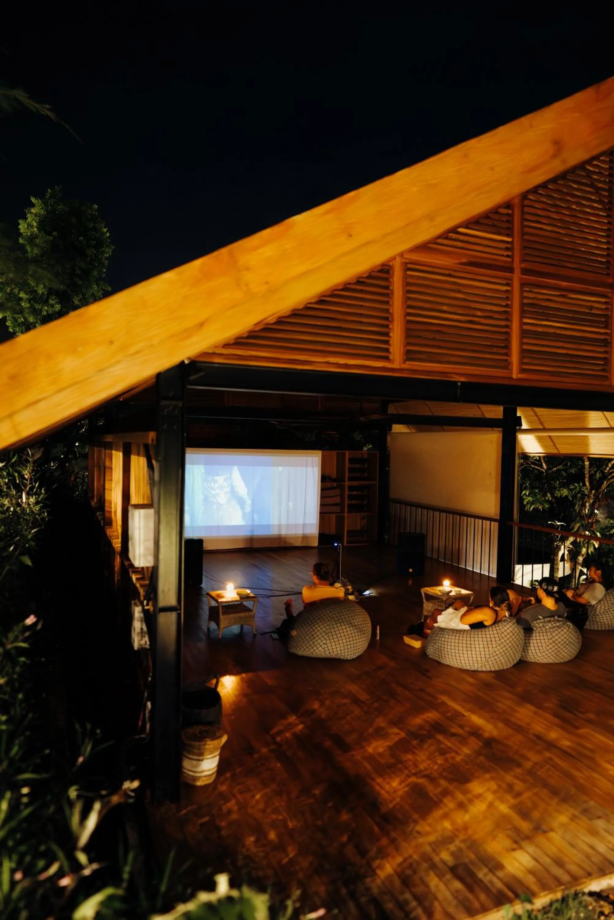 Night in Deep Roots Dive & Yoga Resort