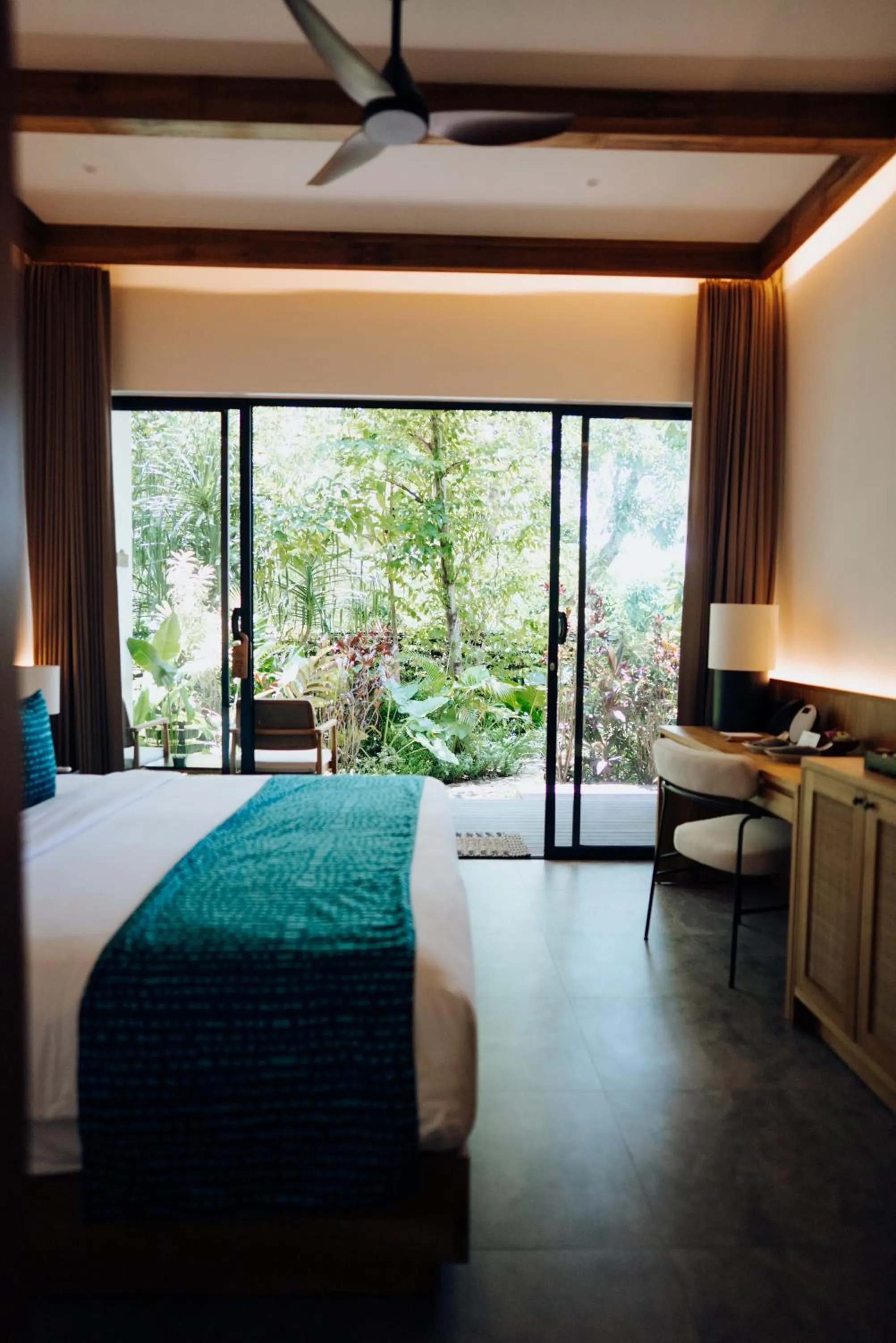 Bedroom, Bed in Deep Roots Dive & Yoga Resort