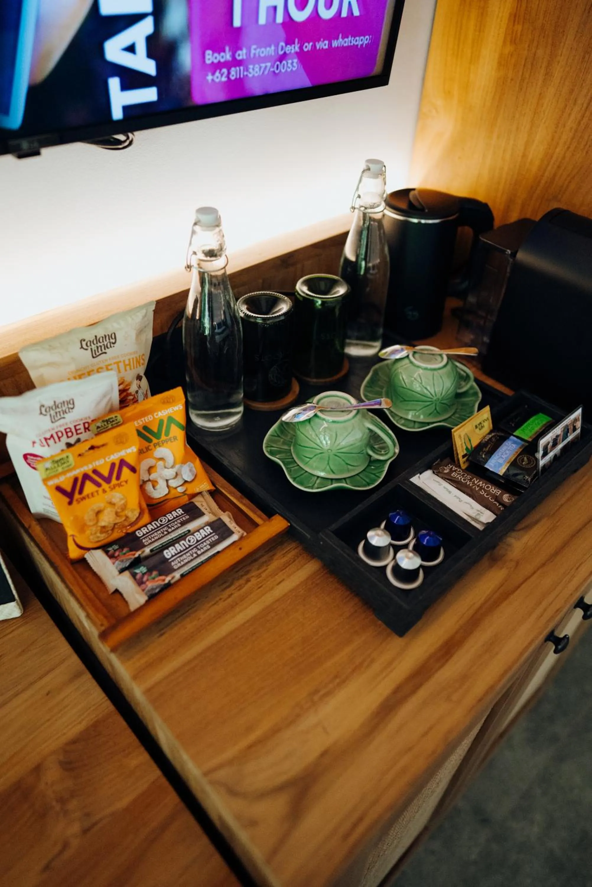 Coffee/tea facilities in Deep Roots Dive & Yoga Resort