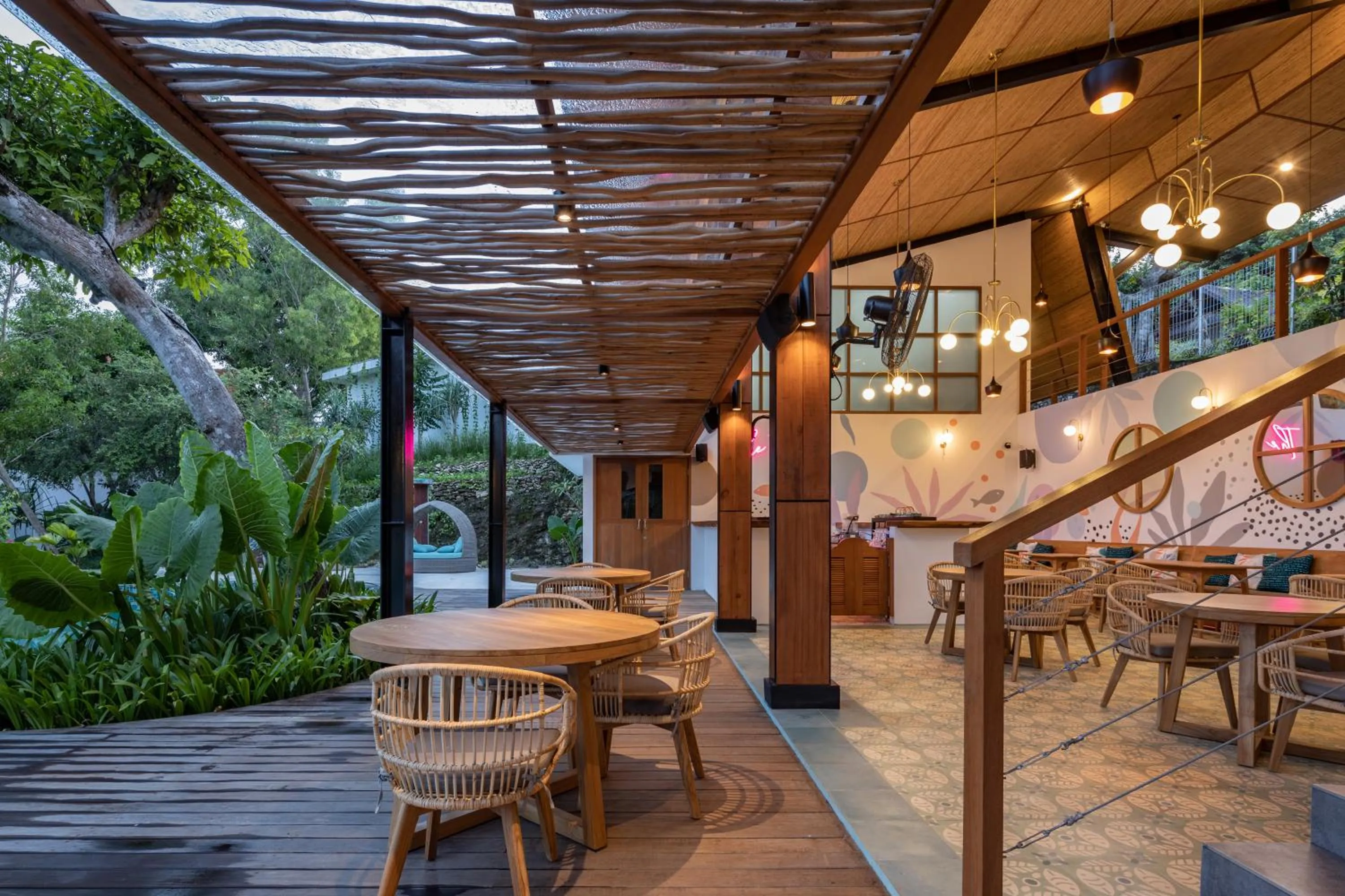 Restaurant/places to eat in Deep Roots Dive & Yoga Resort