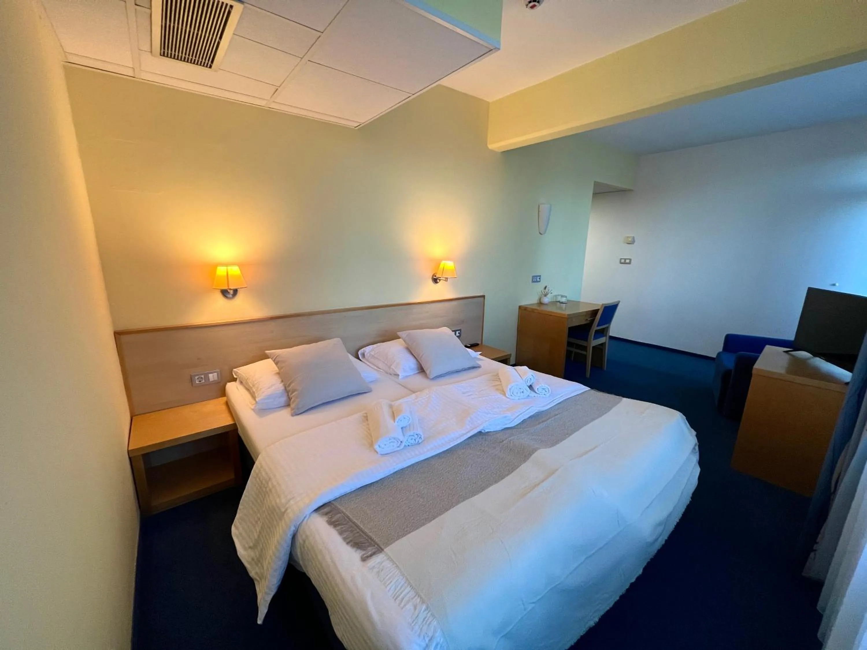 Photo of the whole room, Bed in Hotel Jeruzalem