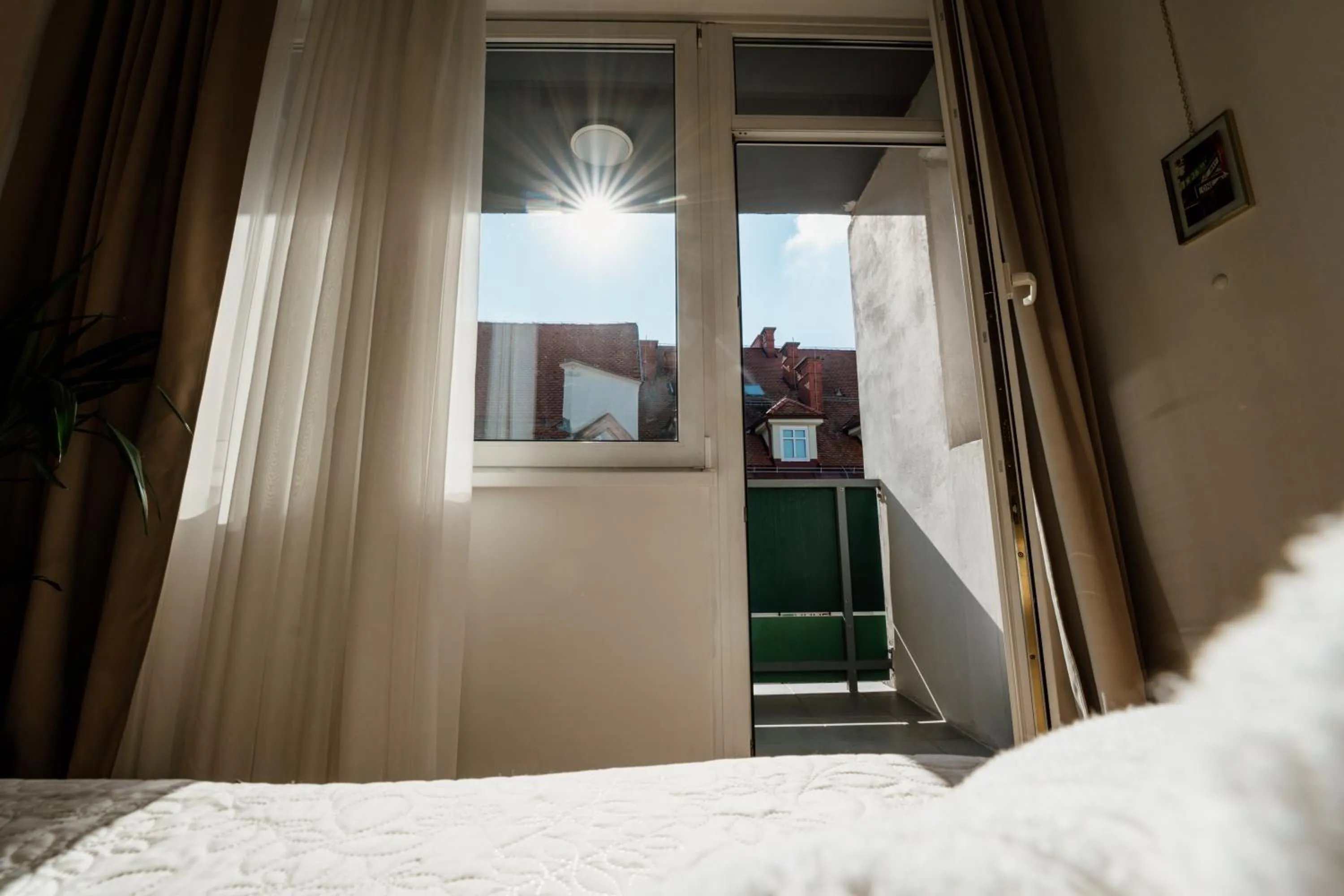 Balcony/Terrace, Bed in Hotel Jeruzalem