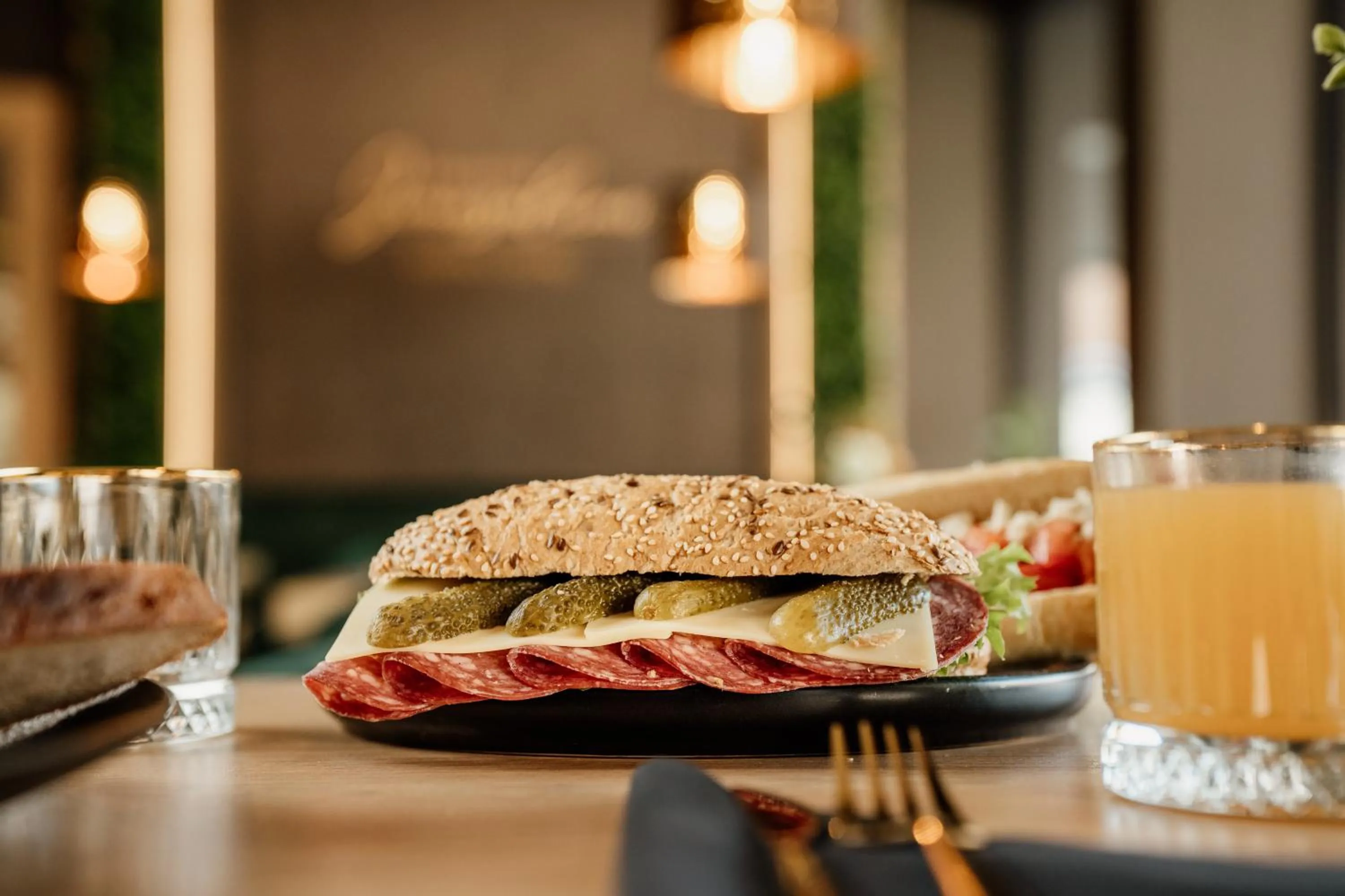 Restaurant/places to eat in Hotel Jeruzalem