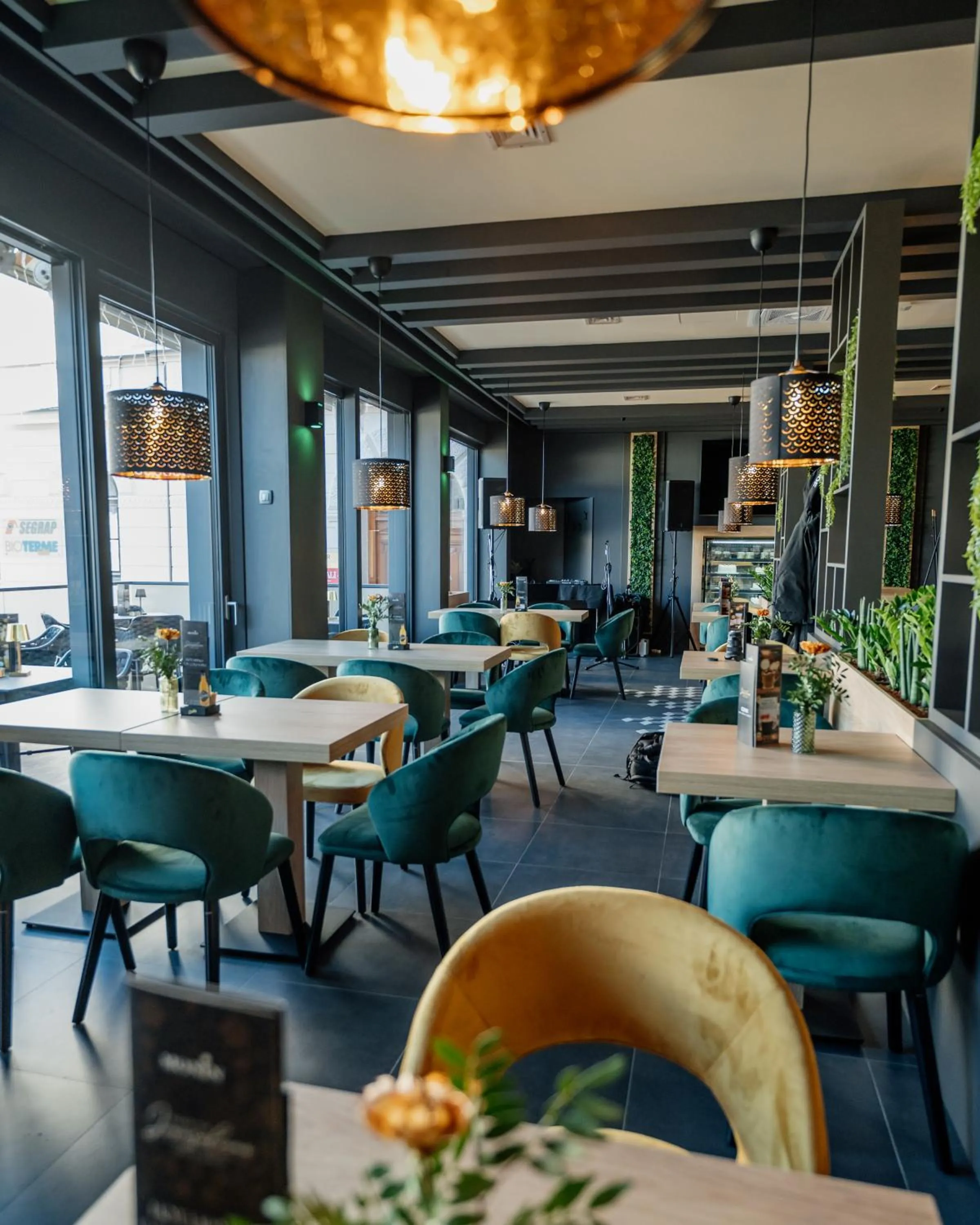 Restaurant/places to eat in Hotel Jeruzalem